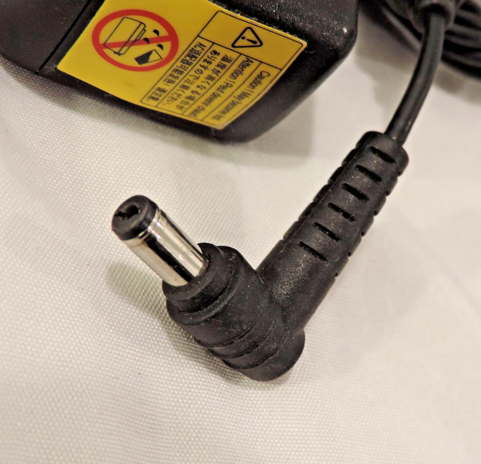 Delta AC Power Adapter ADP-40TH A, 19V,2.15A