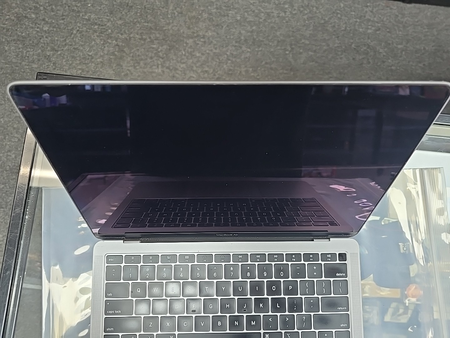 Apple Macbook Air 13″ i5 8GB 128GB – Tested