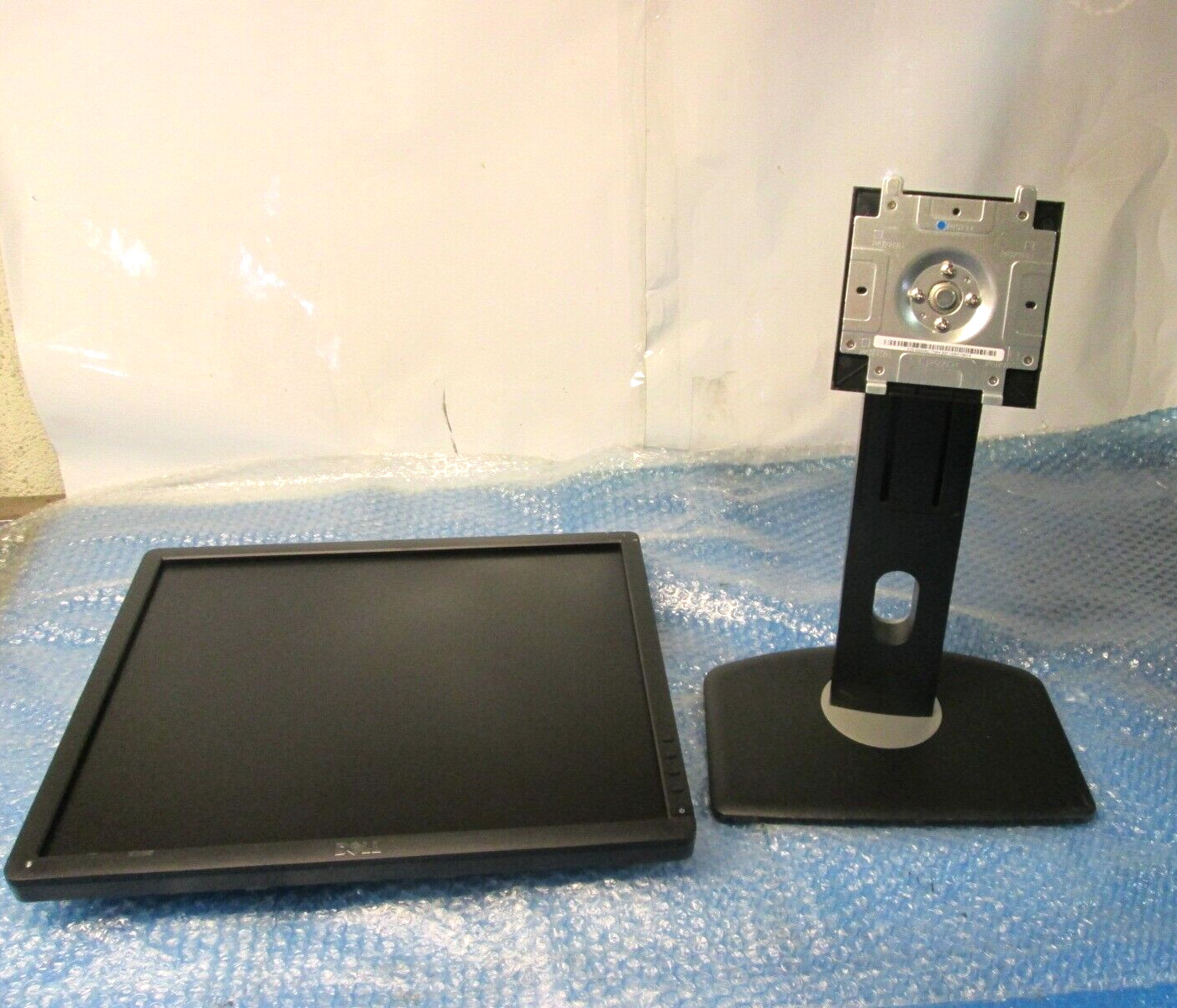 Dell P1913Sb LED Monitor 19″ VGA DVI DP w/2-Port USB P1913Sb P1913Sf