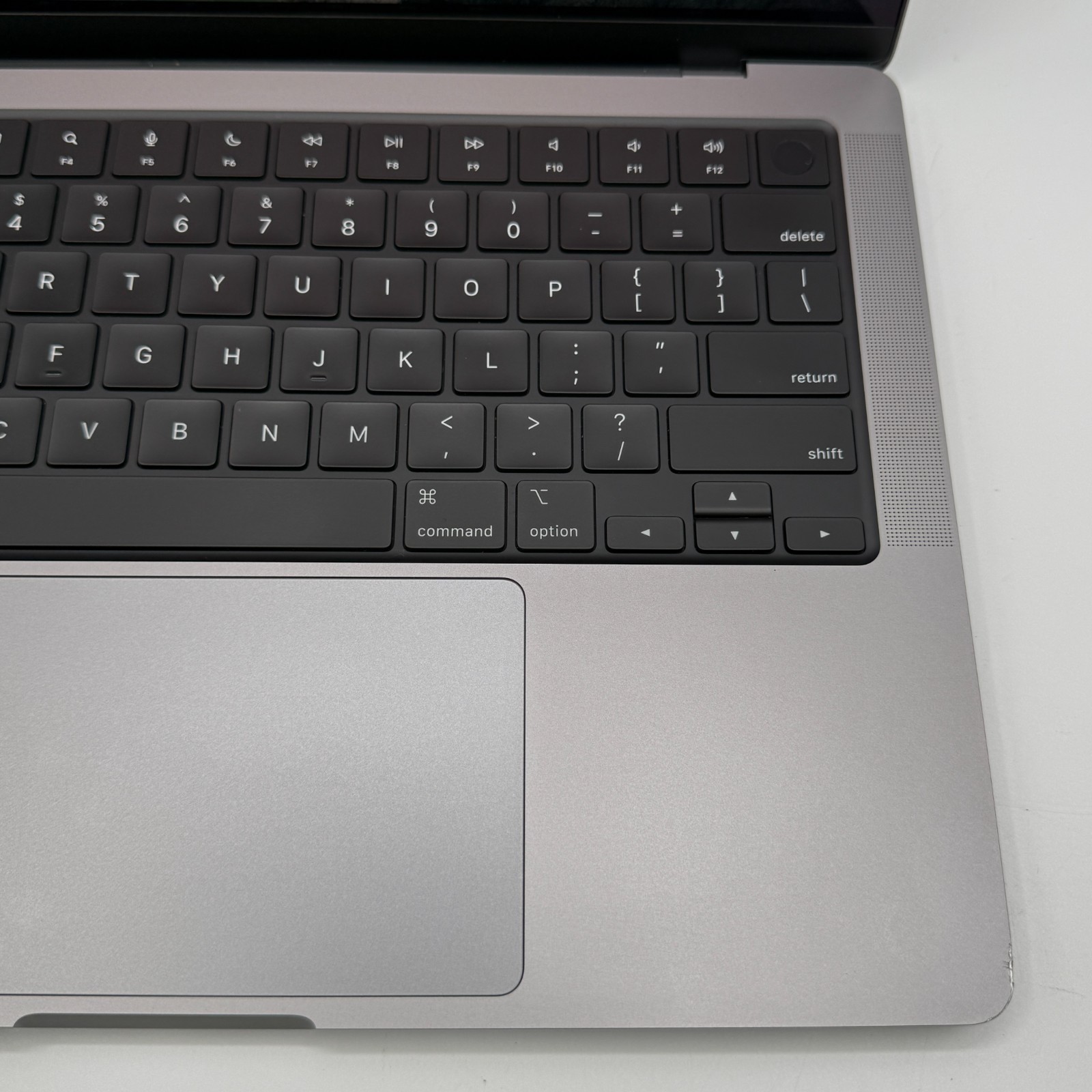 Apple MacBook Pro A2442 14″ 2021 M1 Pro (8C CPU, 14C GPU) 16 GB RAM 512 GB SSD