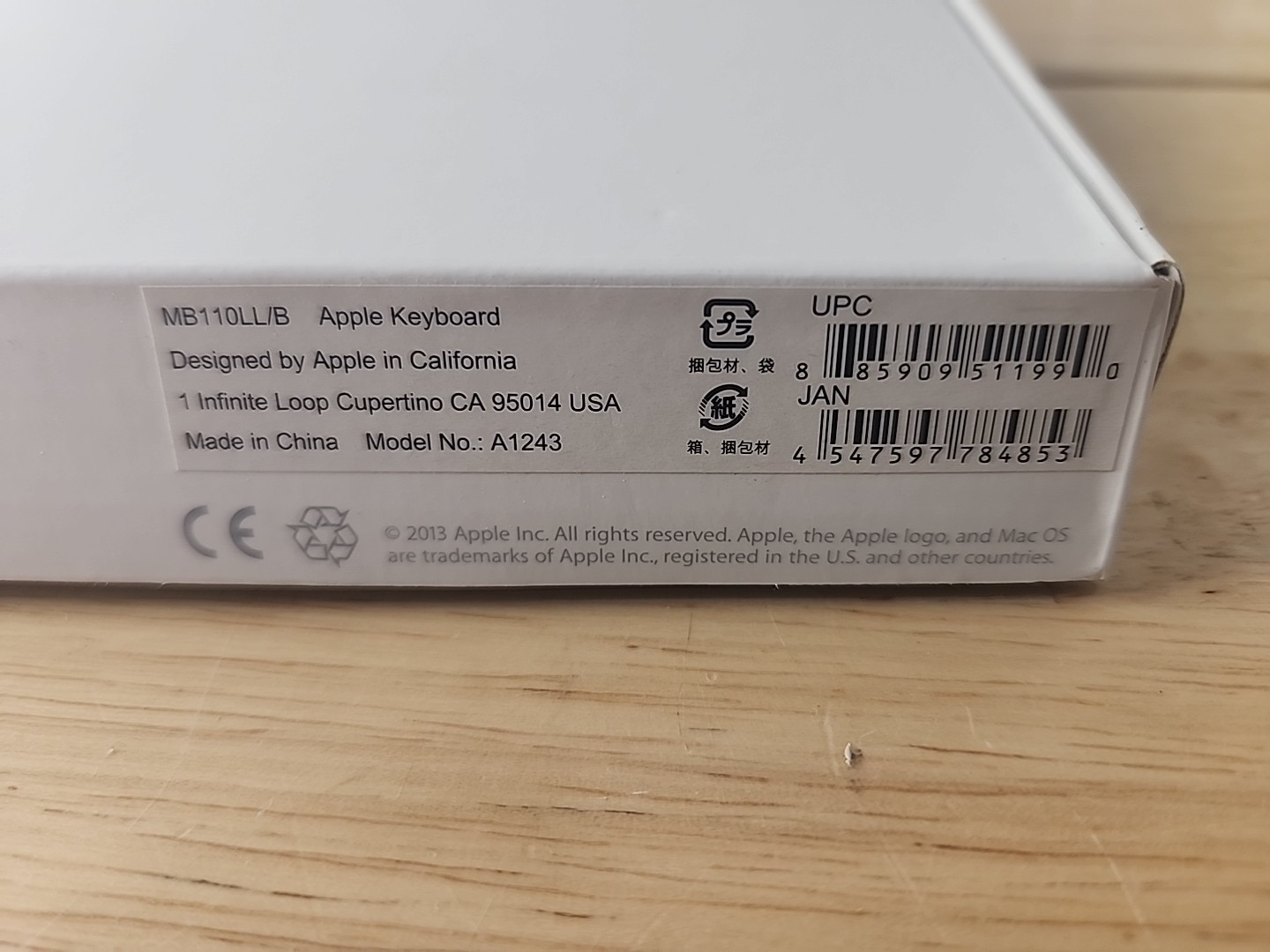 Apple Keyboard Model A1243 MB110LL/B Excellent Condition With Box