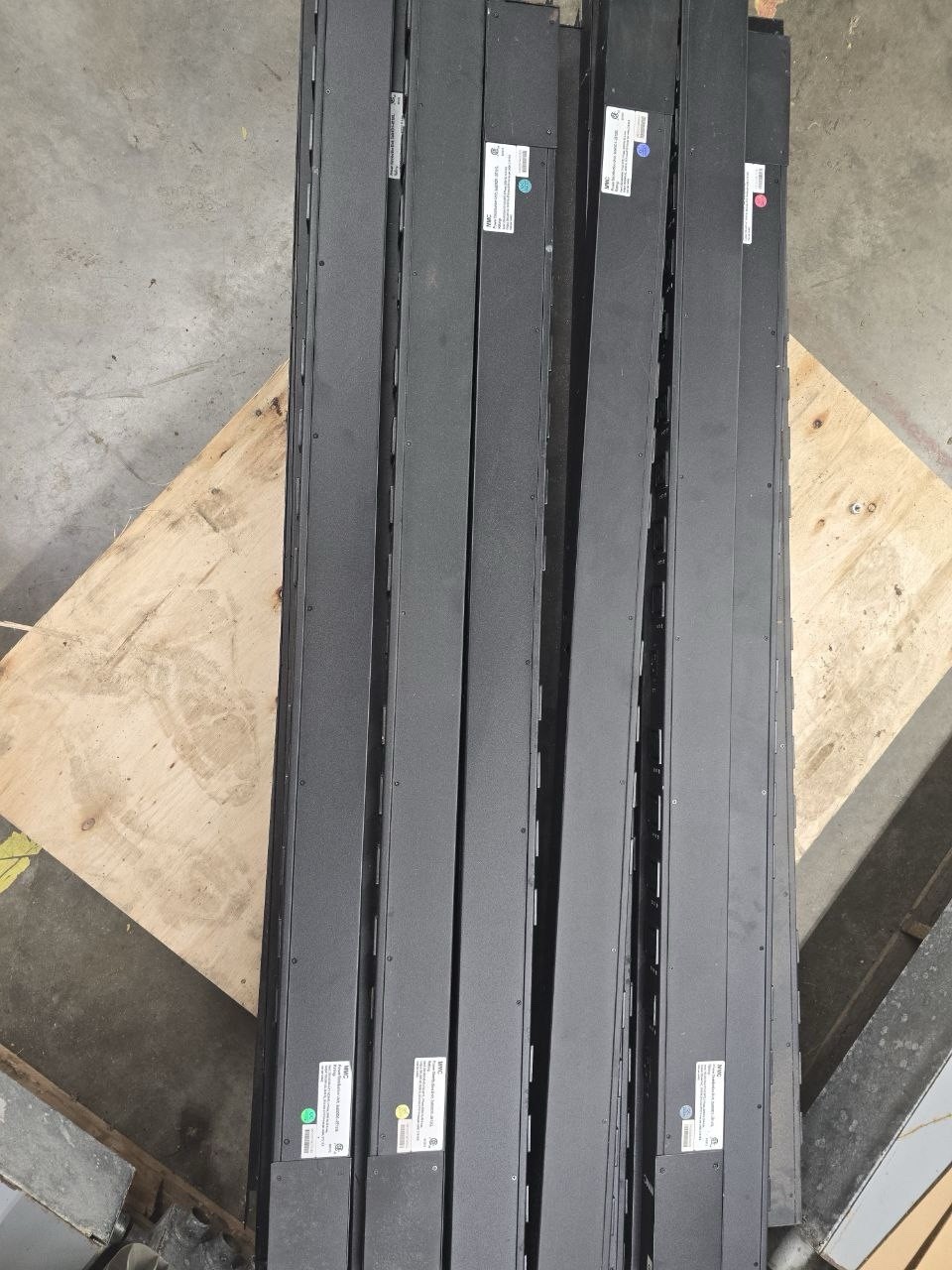 PDU 3S60XD1-2E12G (12xC19, 2xC13) 3 Phase WYE