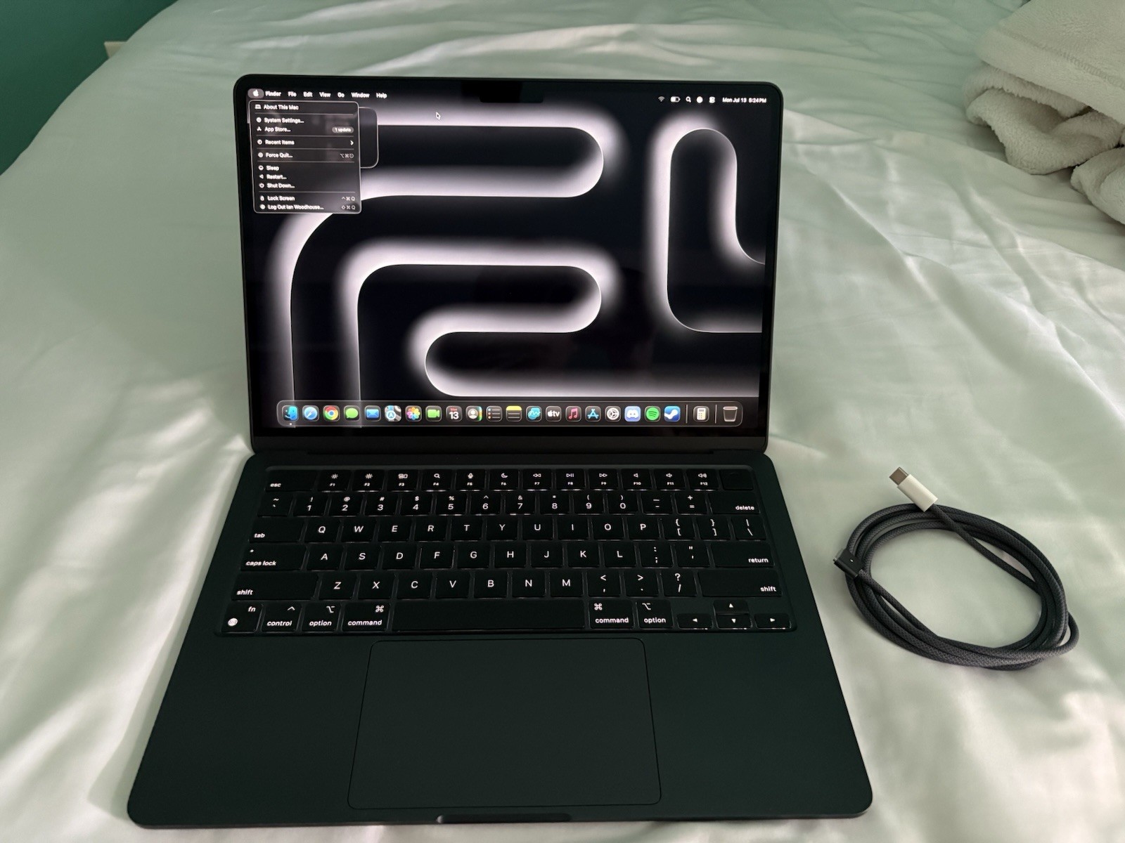 2022 Apple MacBook Air 13.6″ M2 8C GPU 3.5GHz 8GB RAM 256GB SSD