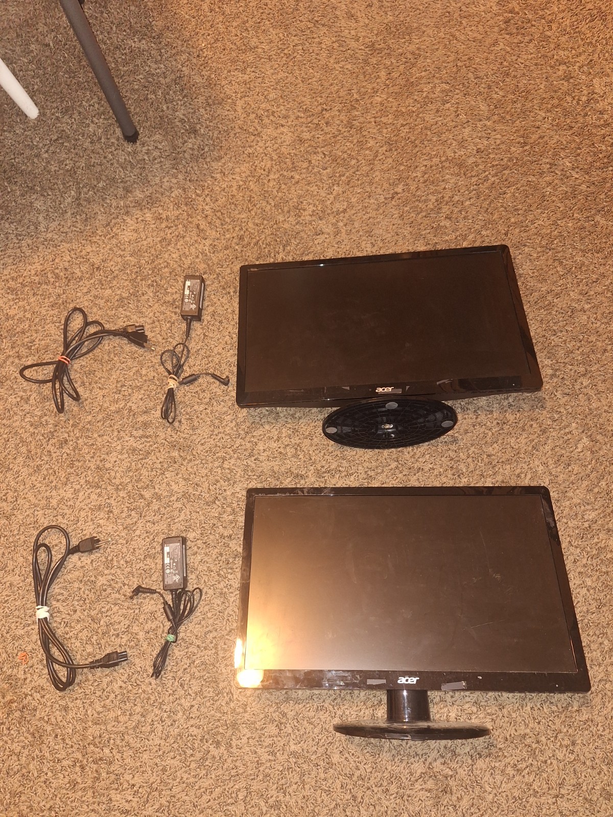 2 Acer S220HQL Monitors