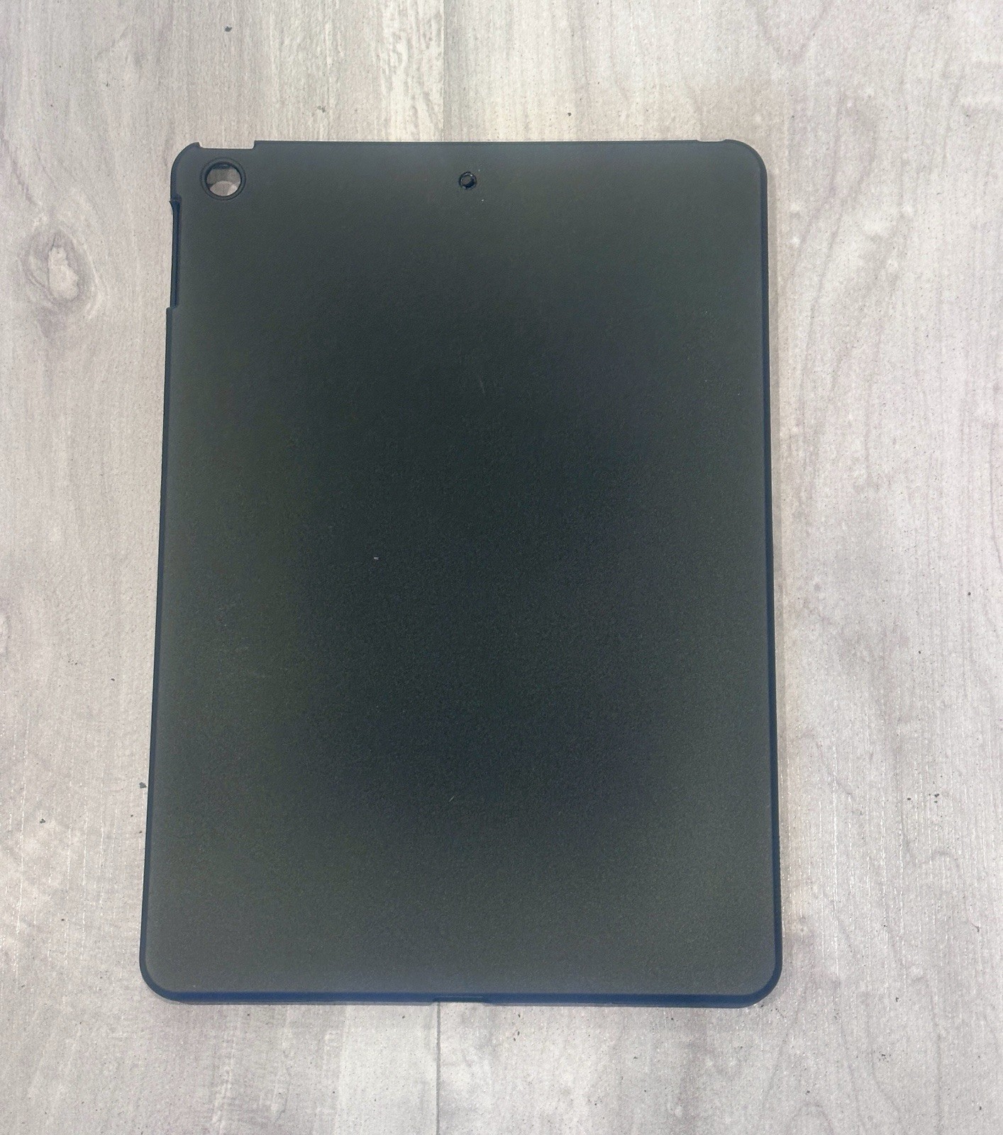 Apple iPad 7th Gen – 10.2″ Display 32GB Wi-Fi Silver Color – Excellent Condition