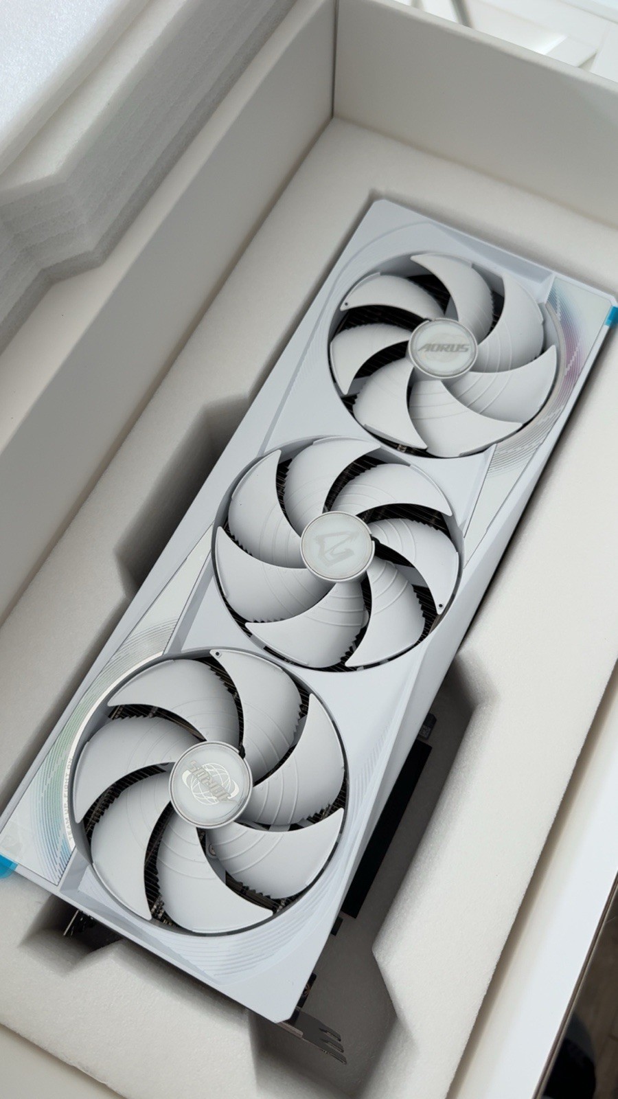 RTX 5080 AORUS Master ICE White 16GB GDDR7 Graphics Card