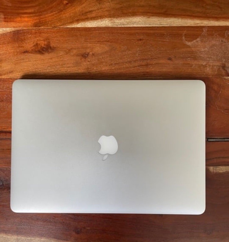Apple MacBook Pro 15″ 2015 Silver i7 2.2GHz 16GB RAM 256GB SSD