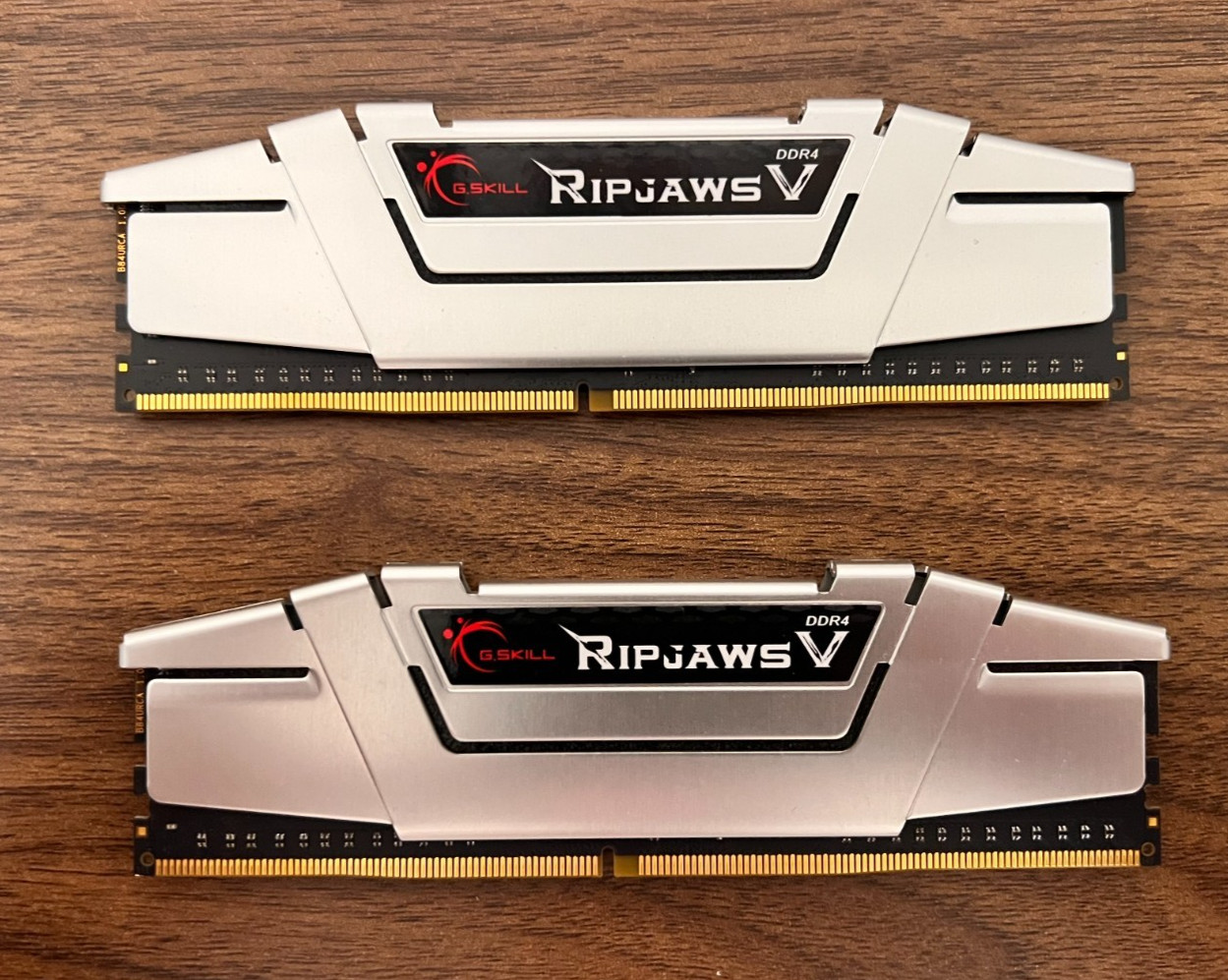 G.Skill Ripjaws V 16GB(2x8GB) DDR4-2400 CL15 Desktop RAM F4-2400C15S-8GVS Silver