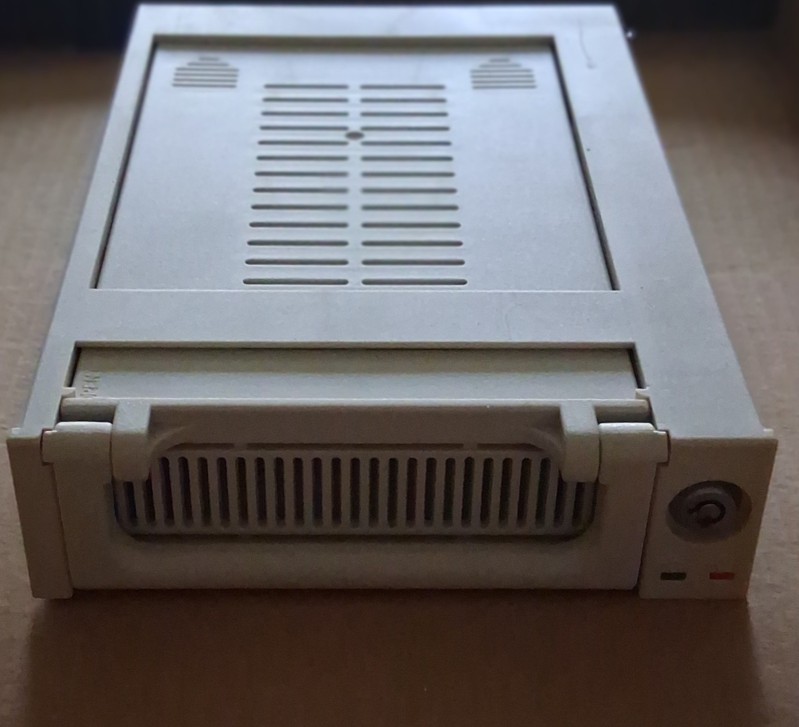 3.5″ Removable IDE Hard Disk Rack – Biege