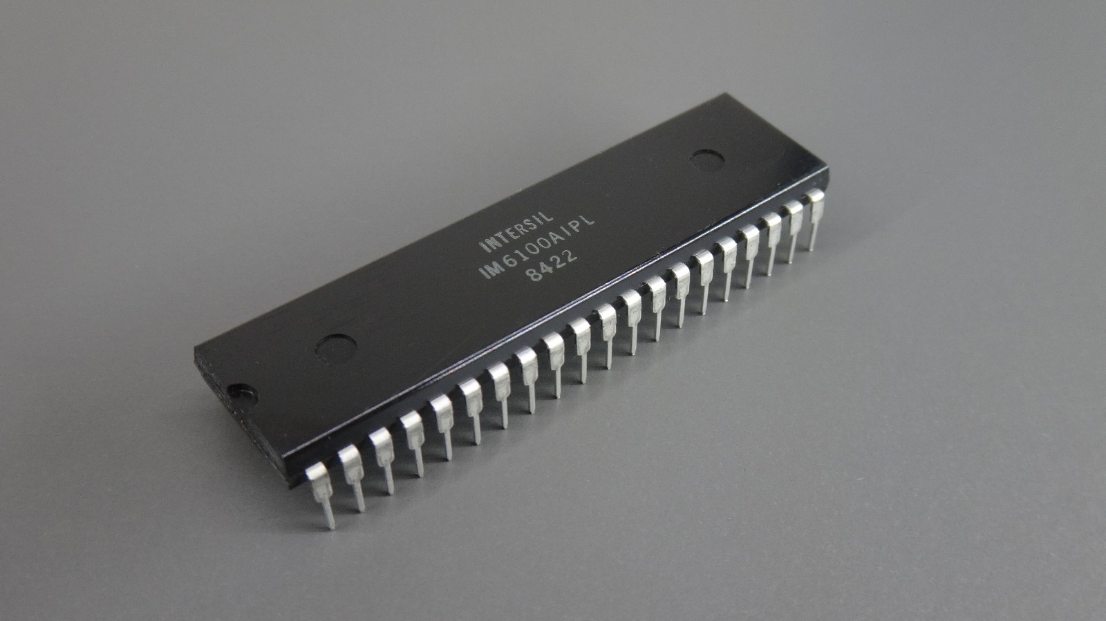 Intersil 6100 Microprocessor – (NOS,Harris,IM6100A-IPL