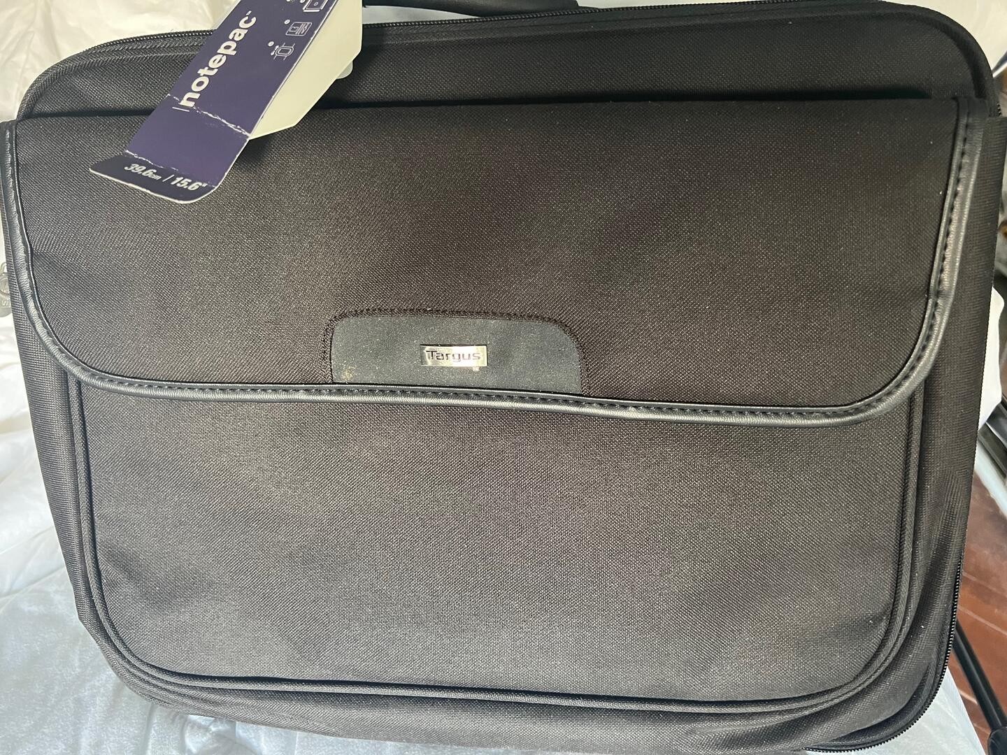 Targus 16″ Traditional Notepac Laptop Case w/Shoulder Strap , Black