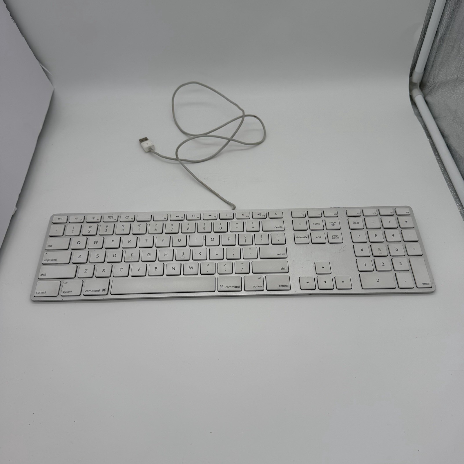 Apple A1243 Wired Aluminum USB Keyboard w/ Numeric Keypad for Mac