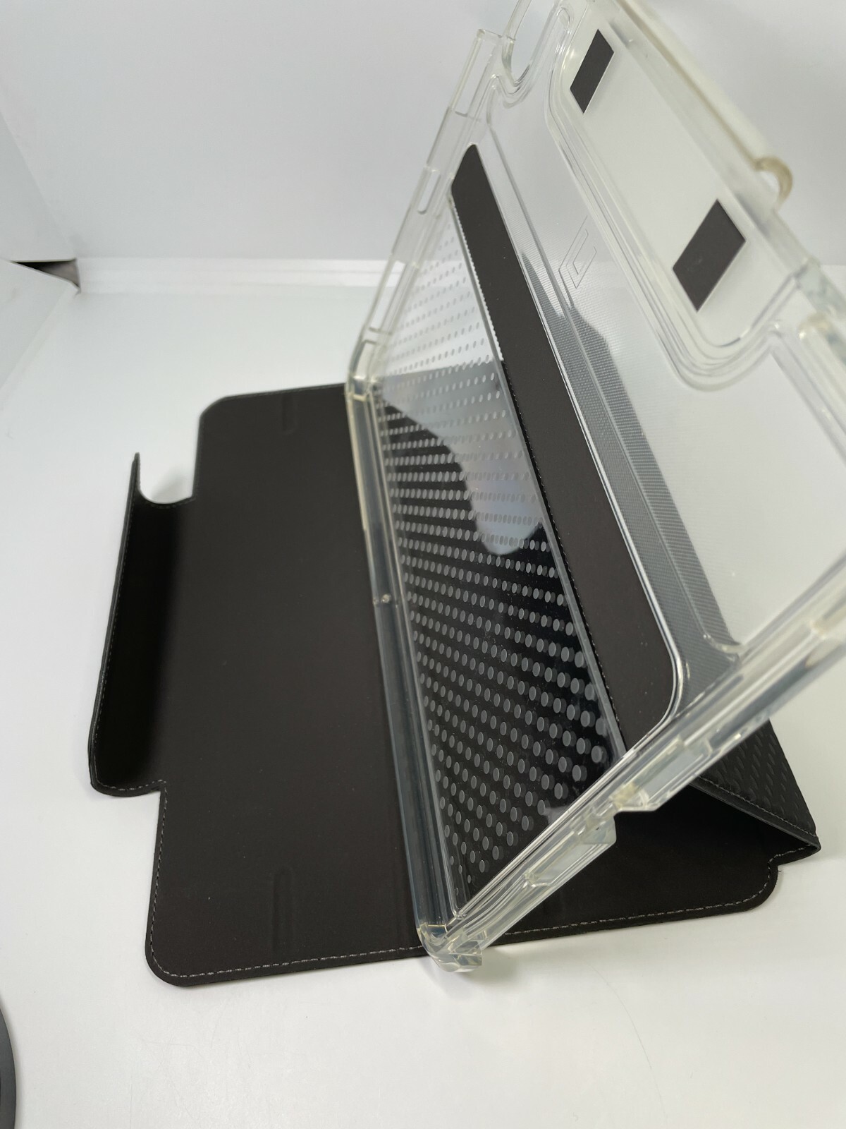UAG Lucent For Apple 11″ iPad Pro 3/4th Gen & iPad Air 10.9″ 5/4th Gen Case VG