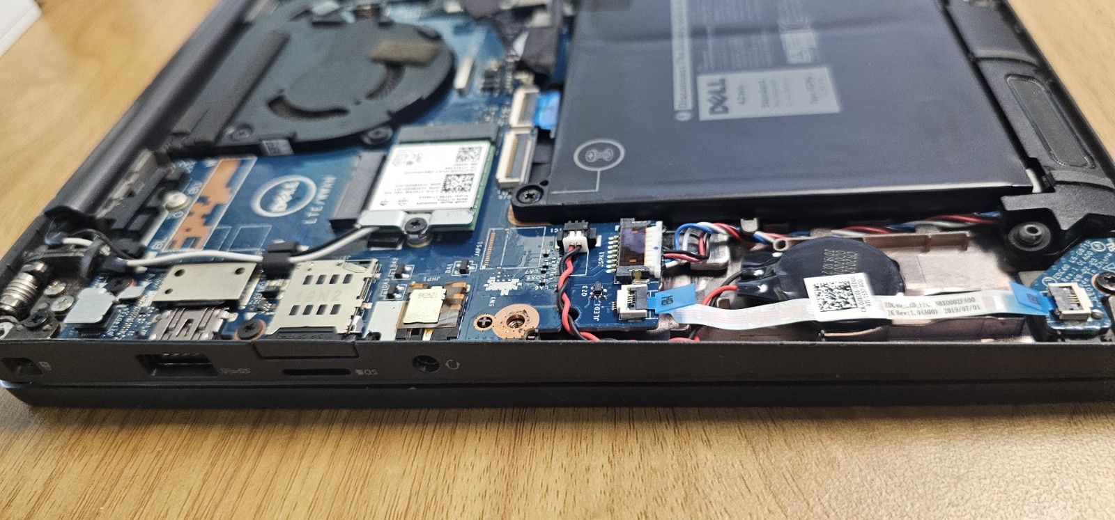 Dell Latitude 7400 💻 Intel i7-8665U | No RAM No SSD No Charger | Keyboard Issue