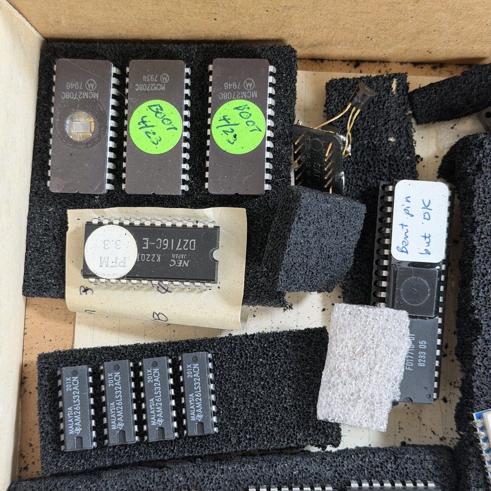 Large Lot of 150+ Vintage ICs EPROMs Logic Chips Intel Motorola NEC TI Ceramic