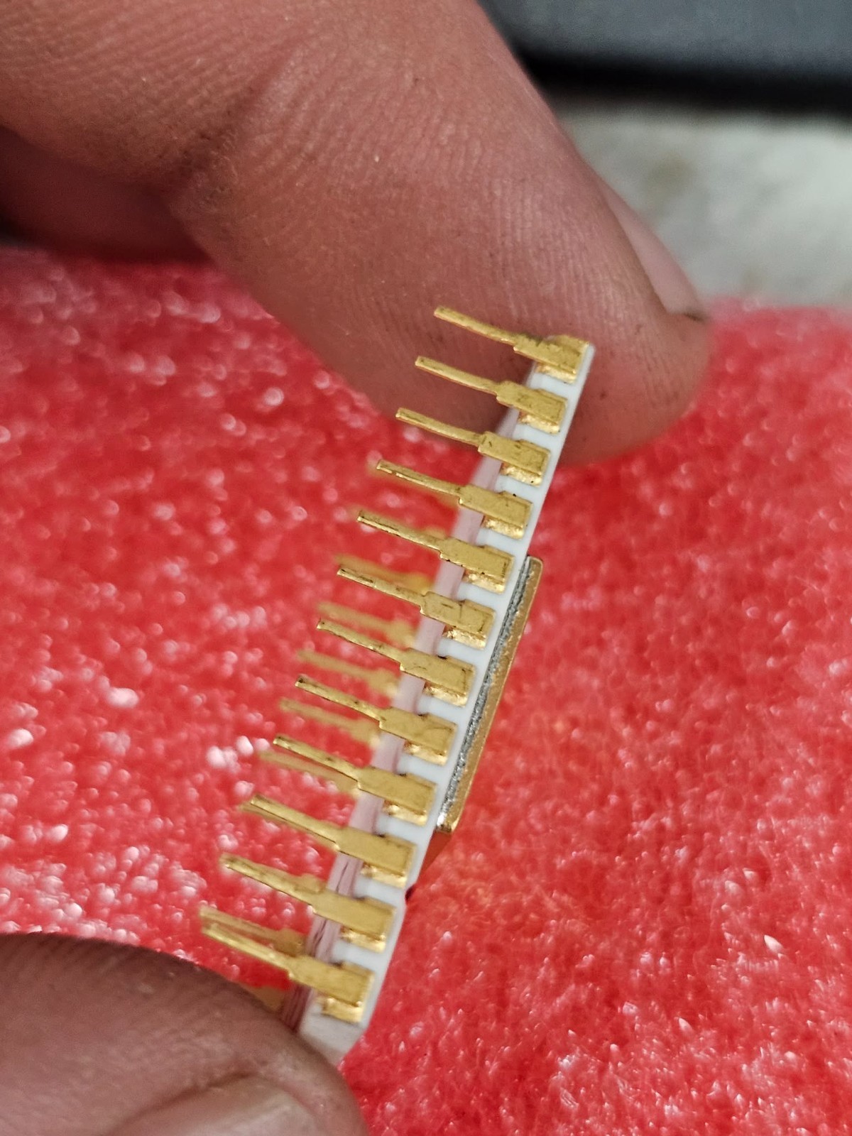 Vintage Retro Clean Mint White Ceramic Intel C1702A-2 EPROM UV EPROM GOLD IC