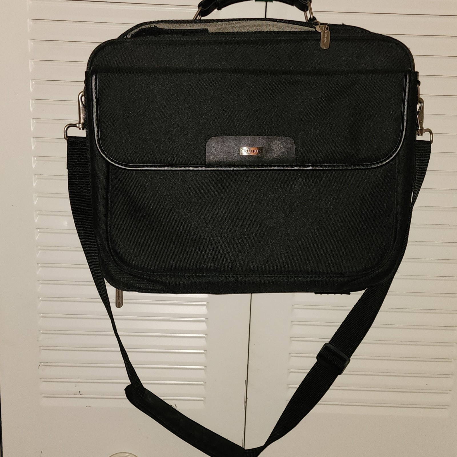 Targus Black Nylon Messenger Laptop Bag Padded Adjustable Strap-FREE SHIPPING
