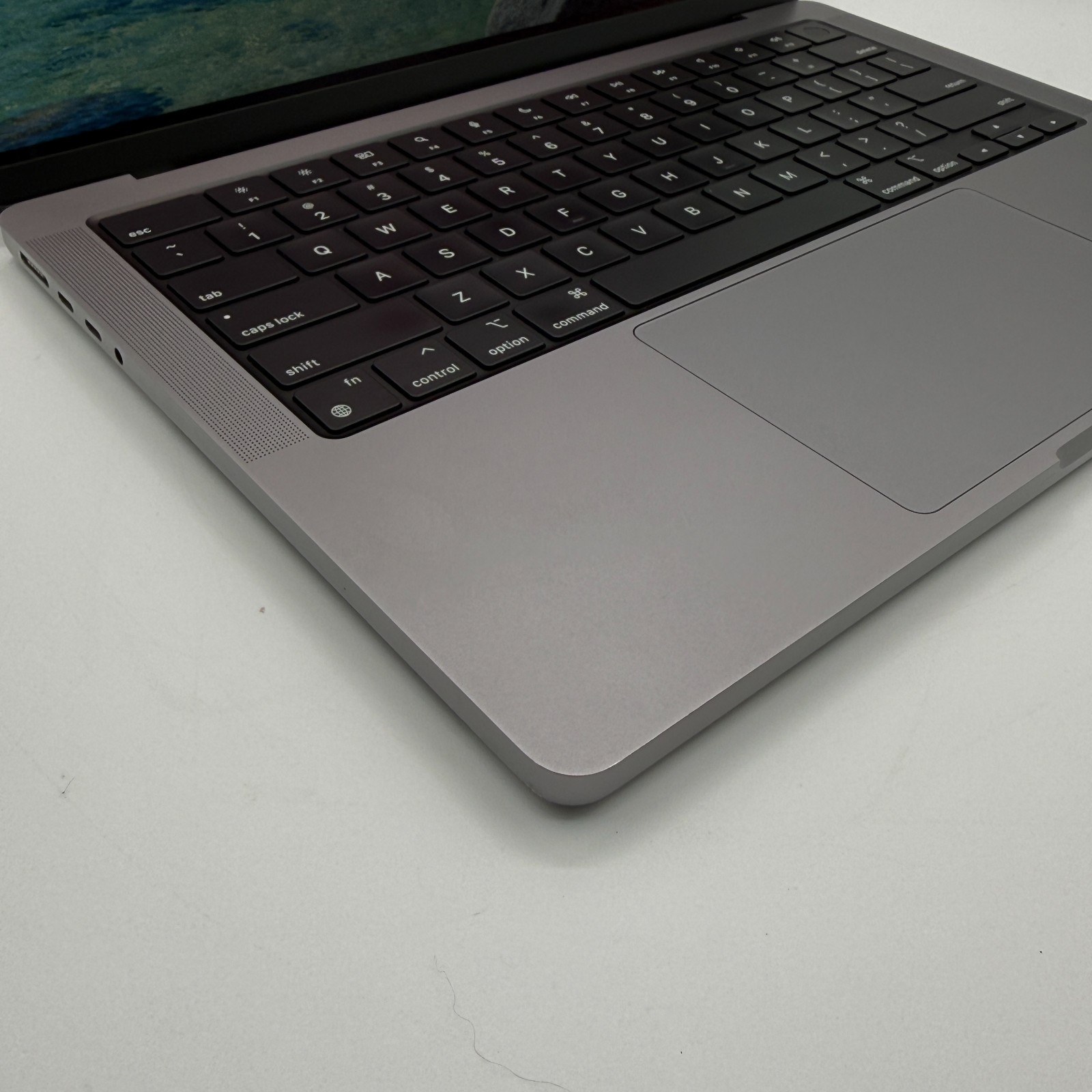 Apple MacBook Pro A2442 14″ 2021 M1 Pro (8C CPU, 14C GPU) 16 GB RAM 512 GB SSD