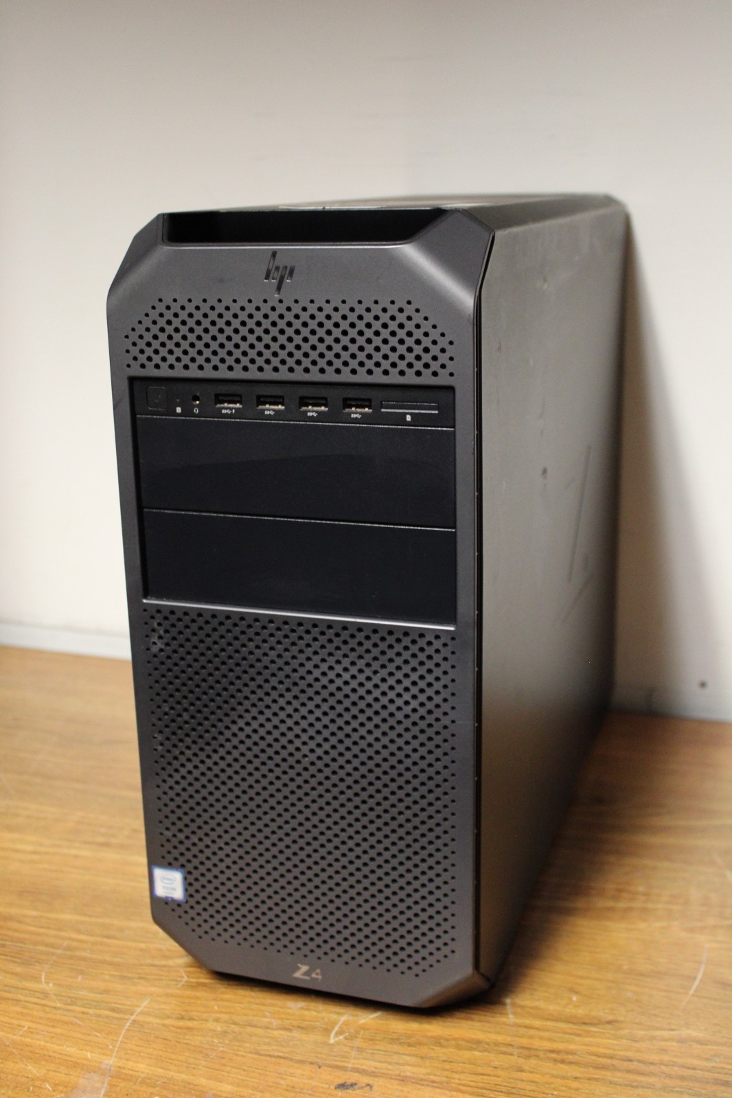 HP Z4 G4 Xeon W-2145 8-Core 3.70Ghz 16GB 256Gb Nvme SSD Quadro 510 Windows 11 EV
