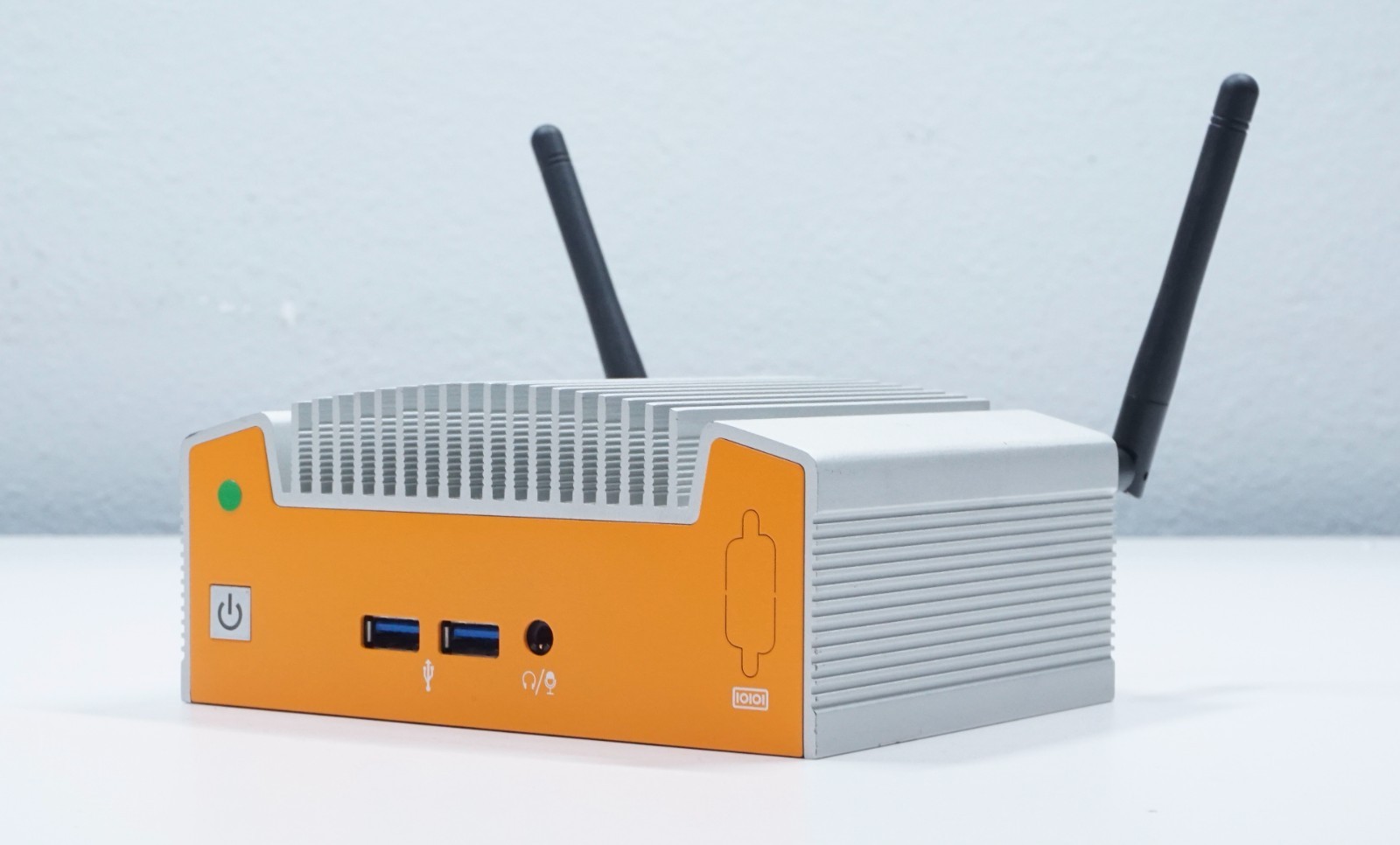 Logic Supply ML100G-30 Fanless NUC | i5-5300U @2.30| 8GB DDR3 | 128GB | No OS/AC