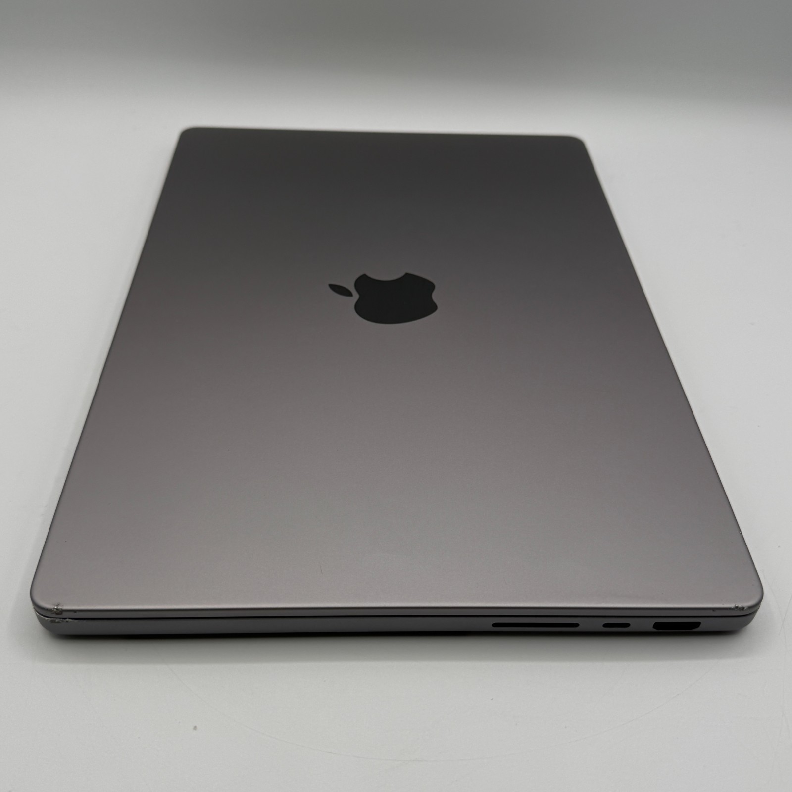 Apple MacBook Pro A2442 14″ 2021 M1 Pro (8C CPU, 14C GPU) 16 GB RAM 512 GB SSD
