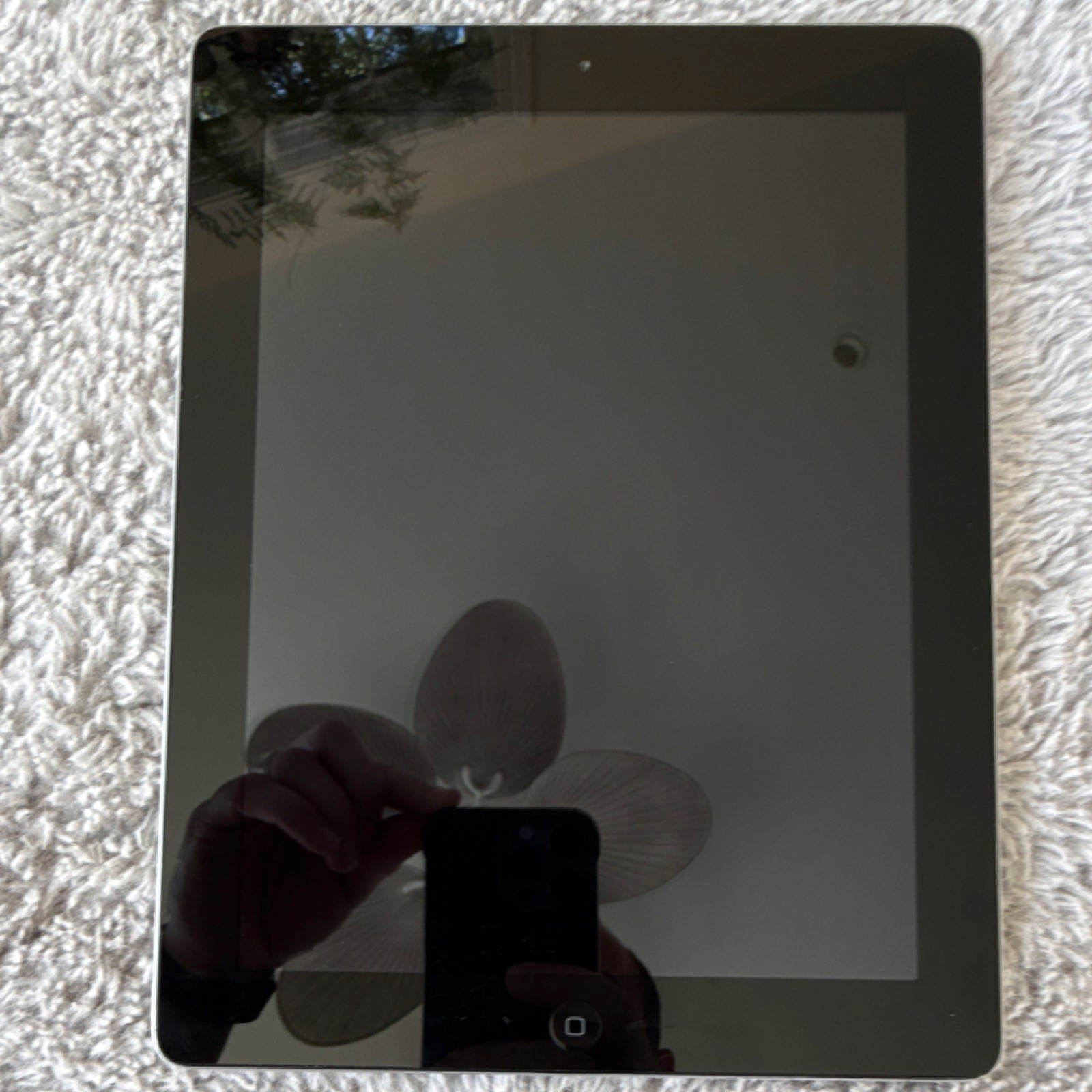 Apple iPad Tablet A1395 Silver 16GB Storage Capacity Wi-Fi Model