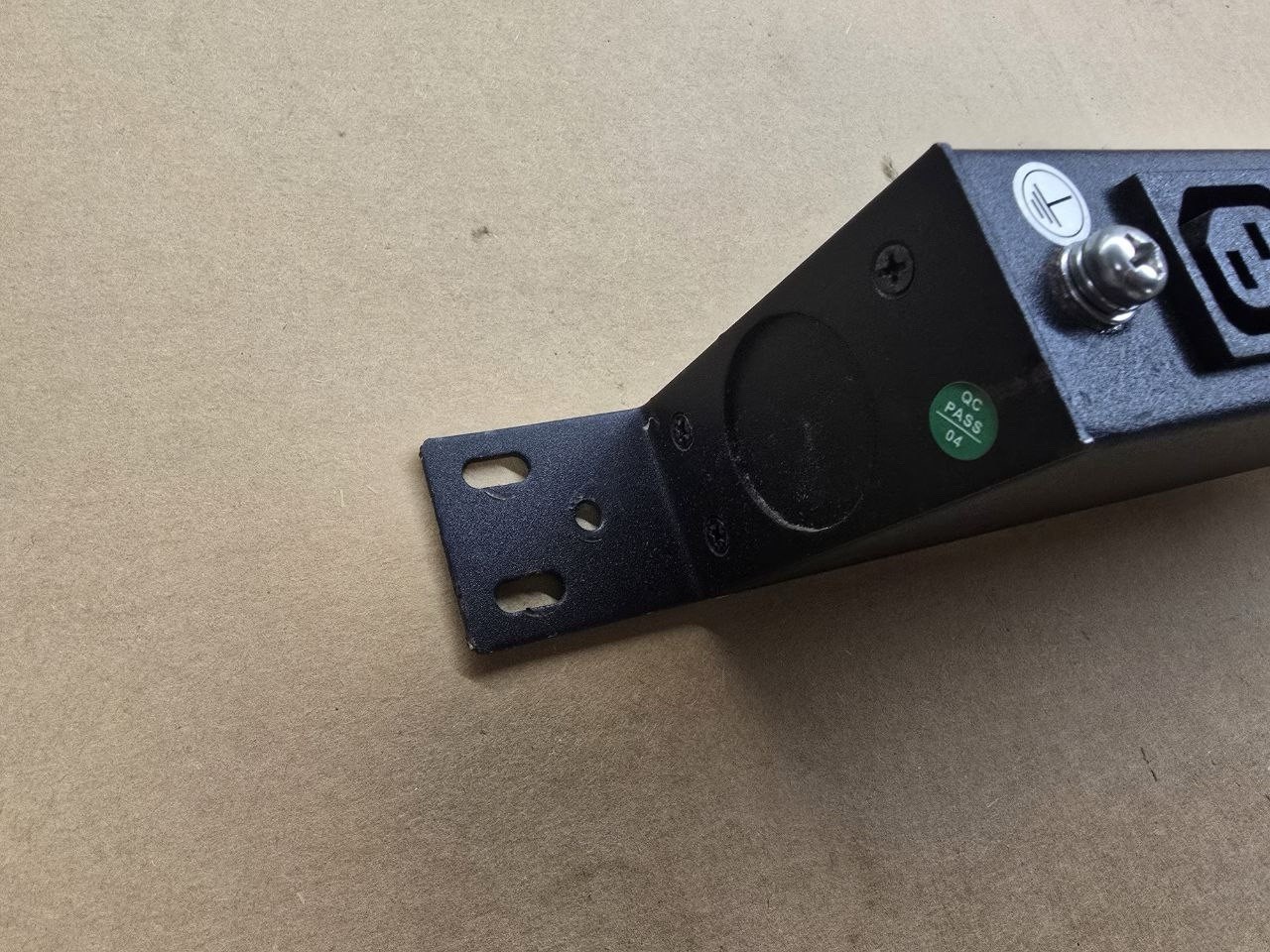 PDU 3S60XD1-2E12G (12xC19, 2xC13) 3 Phase WYE