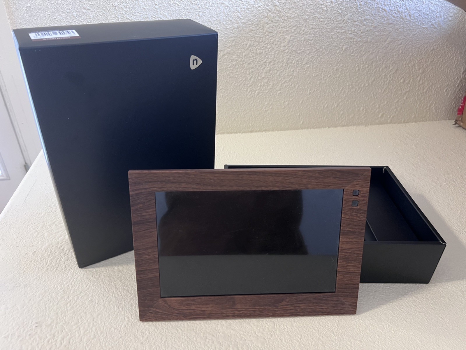 Nixplay Digital Picture Frame with WiFi, Box and Remote – 1.21/822; Photo Frame