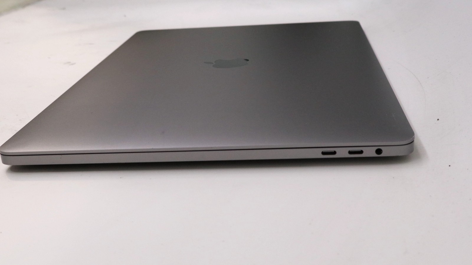 Apple Macbook Pro 16″ i7-9750H 64GB 1TB – Very Good