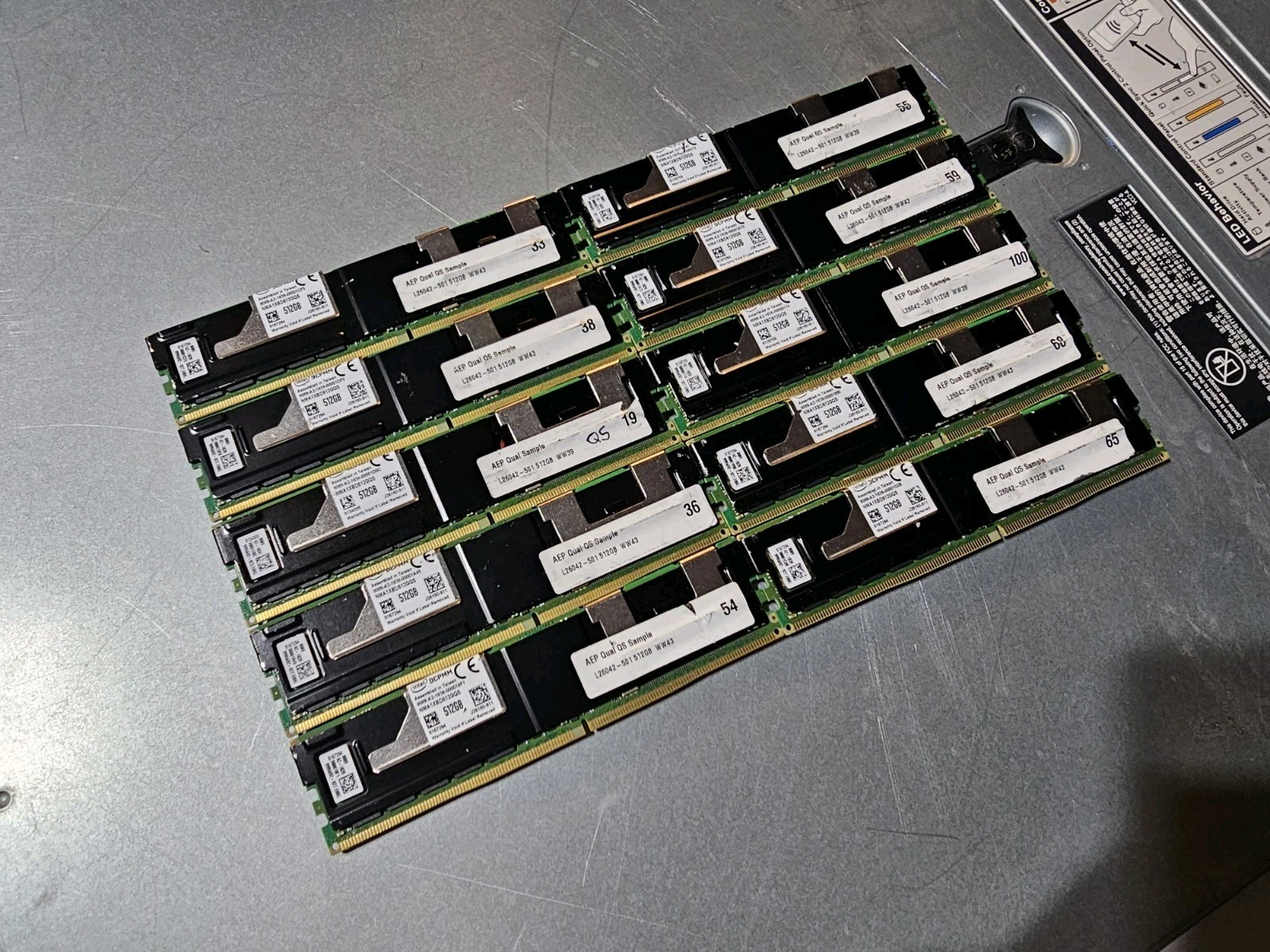 (PARTS/REPAIR) Intel Optane 100 Series 512GB DDR4 2666MHz DCPMM NMA1XBD512GQS
