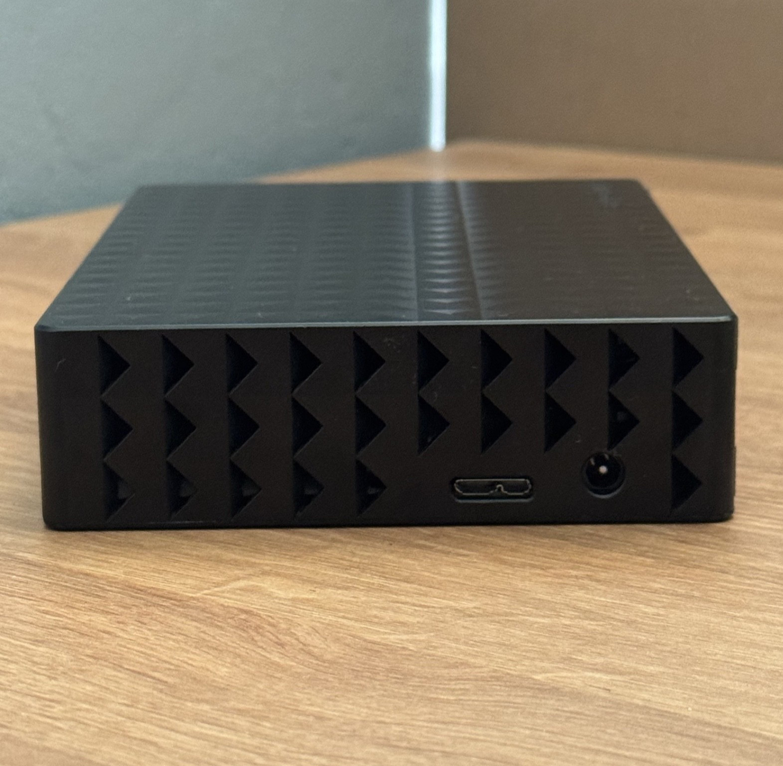 Seagate 4TB Expansion Desktop Drive SRD0NF2 1TFAP3-500 Low Hours (12D)