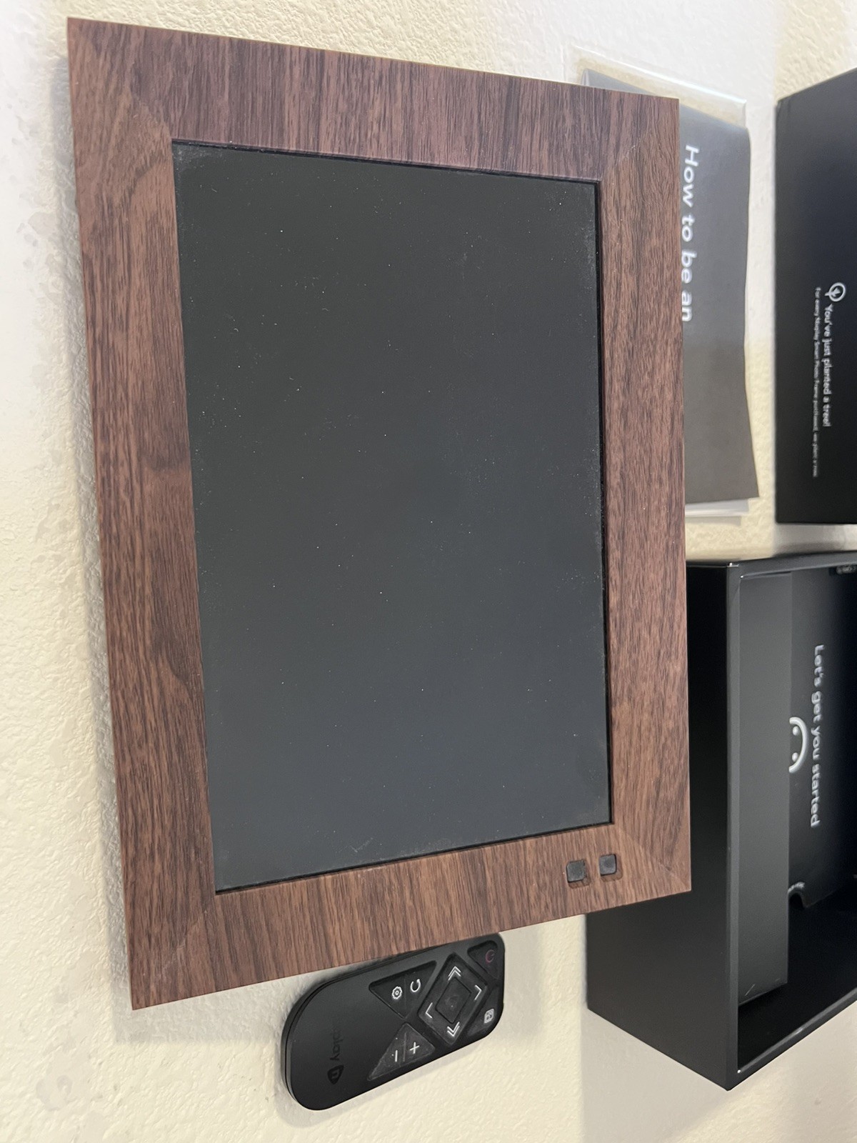Nixplay Digital Picture Frame with WiFi, Box and Remote – 1.21/822; Photo Frame