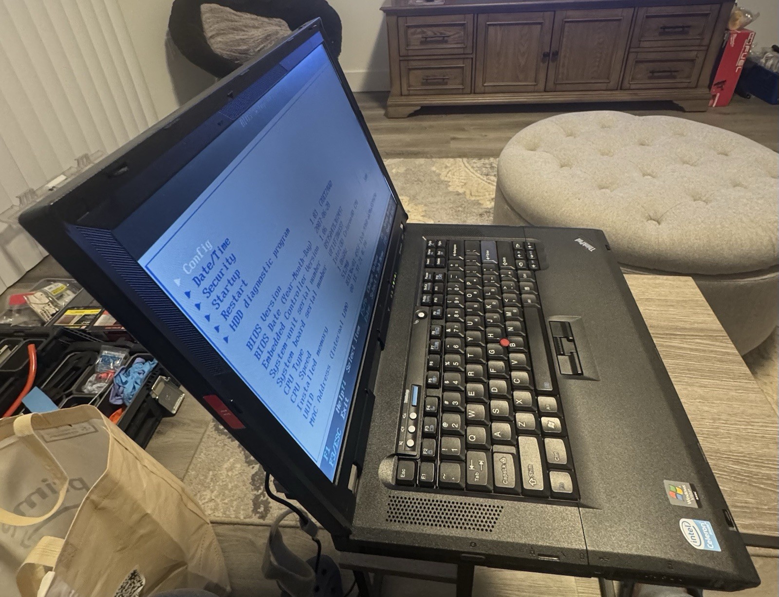 Lenovo ThinkPad R61 14in Intel Celeron 1.86GHz 512MB RAM Optical Drive No OS
