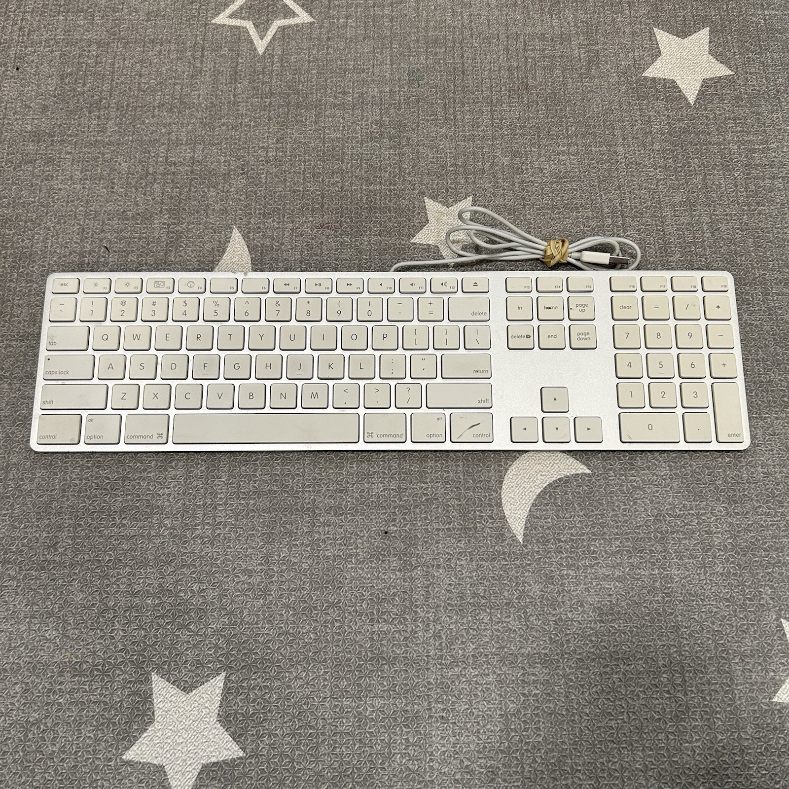 Apple A1243 USB Wired Full-Size Keyboard White TESTED WORKING