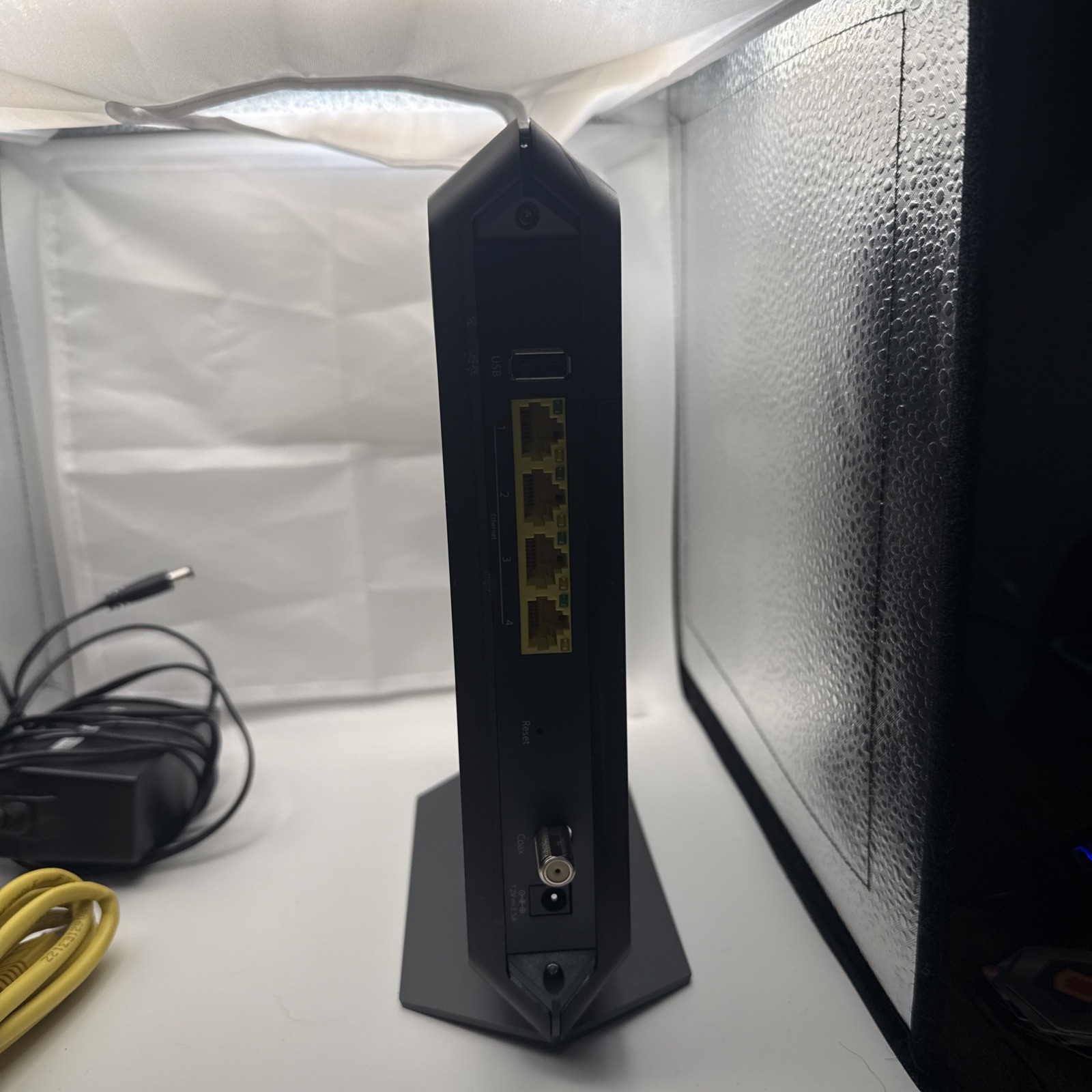 NETGEAR Nighthawk AC1900 4 Wireless-Wi-Fi 802.11ac Router – C7000-100NAS