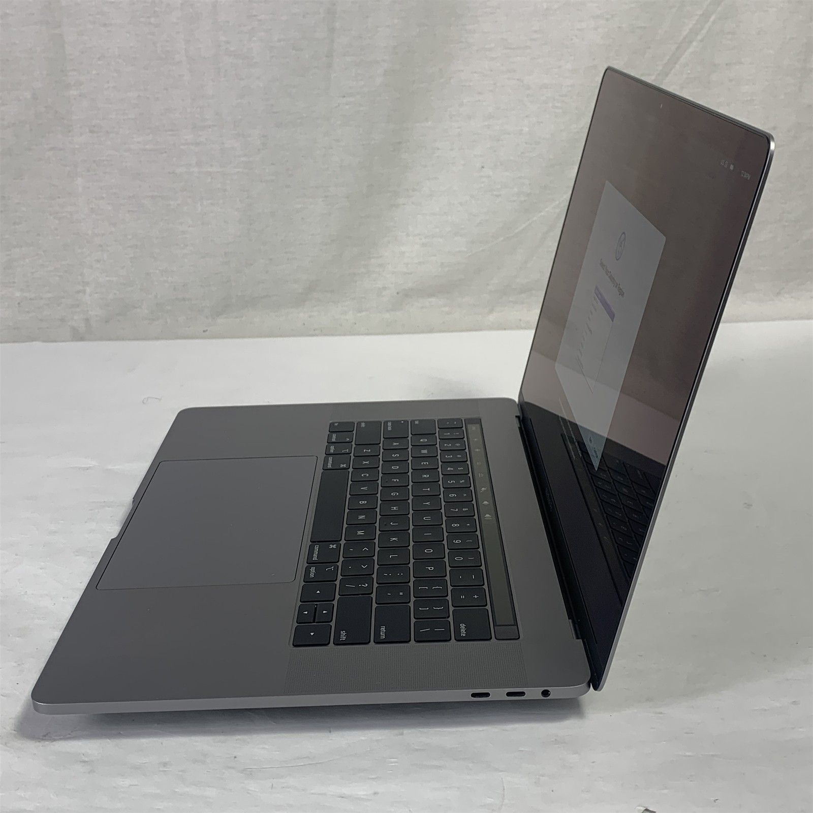 Apple MacBook Pro A1990 15″ 2019 Laptop Oct Core i9-9980HK 2.4GHz 16GB 500GB SSD