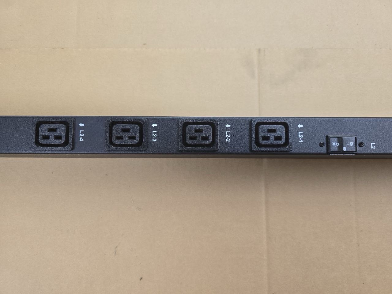 PDU 3S60XD1-2E12G (12xC19, 2xC13) 3 Phase WYE