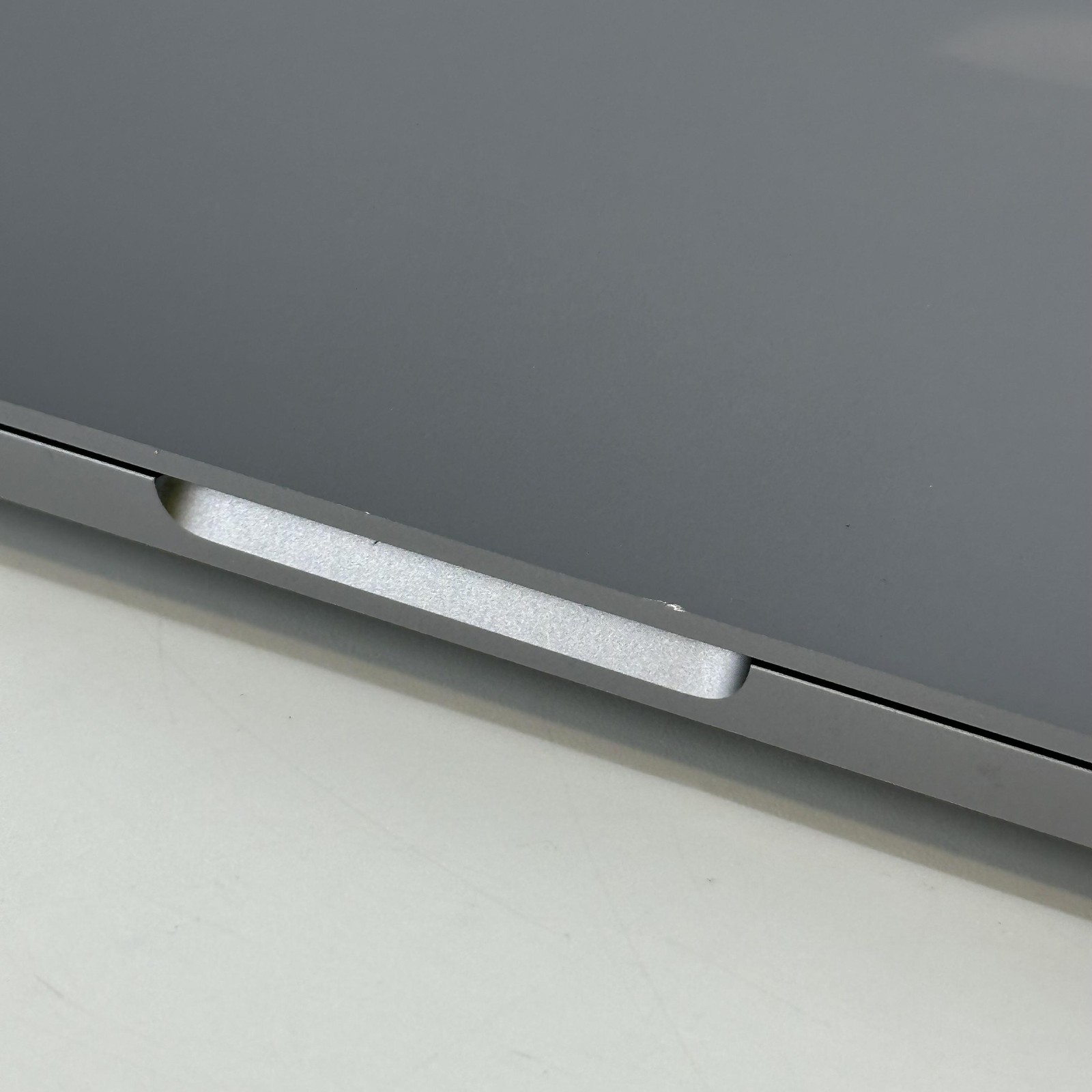 MacBook Pro 16 Touch Bar Space Gray 2019 2.4GHz i9 32GB 2TB SSD Radeon Pro 5600M