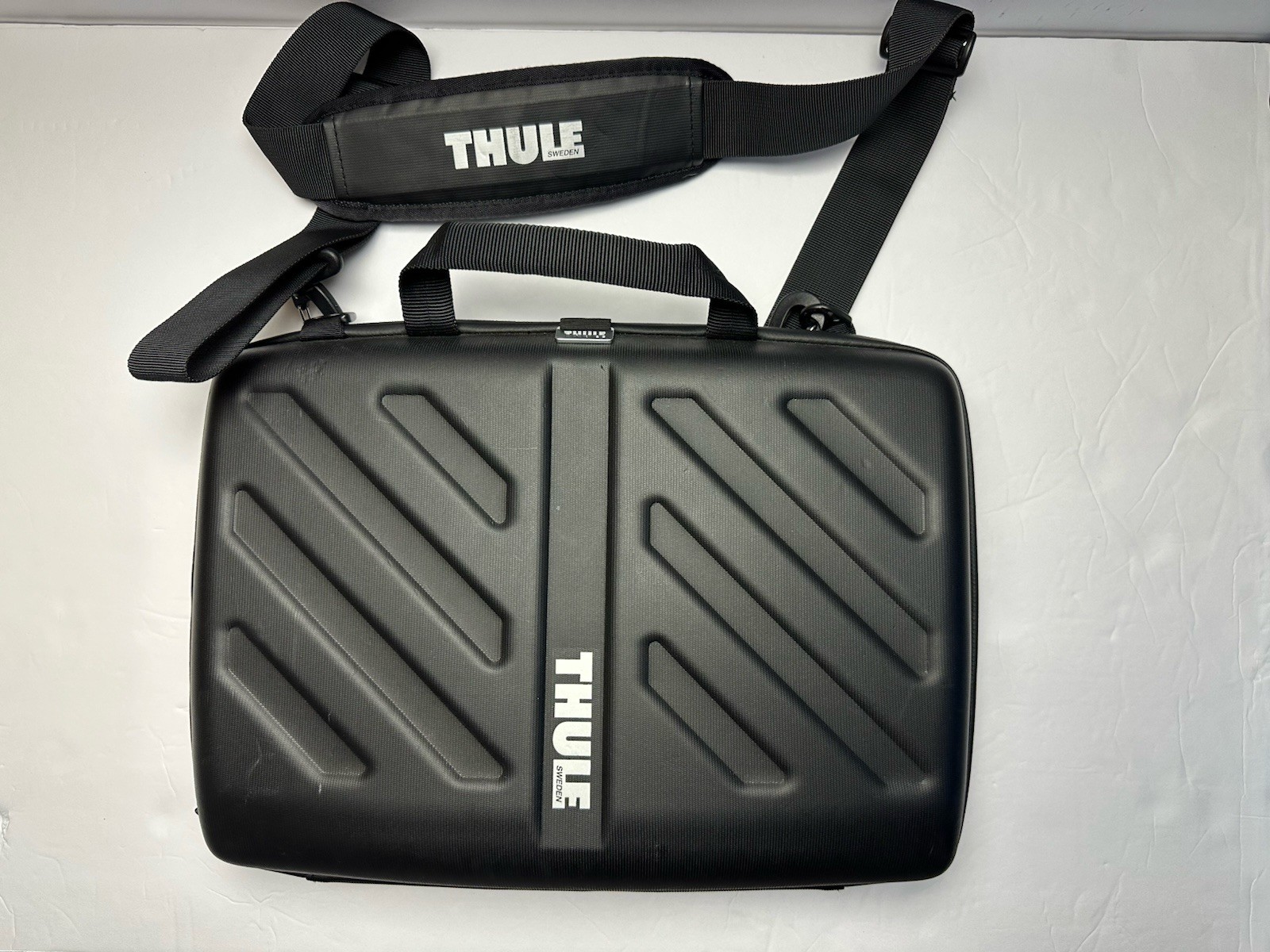Thule Gauntlet Black 15” Double section protective case- iPad/ tablet/laptop –
