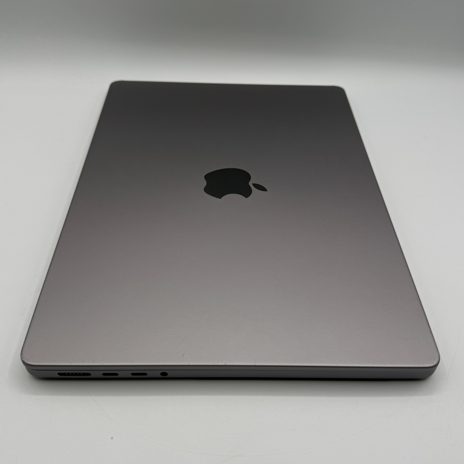 Apple MacBook Pro A2442 14″ 2021 M1 Pro (8C CPU, 14C GPU) 16 GB RAM 512 GB SSD