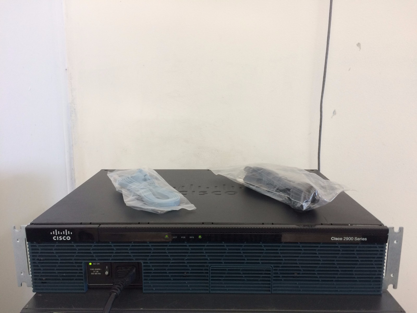 CISCO 2911-VSEC/K9 Gigabit VOICE SECURITY ROUTER PVDM3-32 VIC2-4FXO ios-15.7 CME