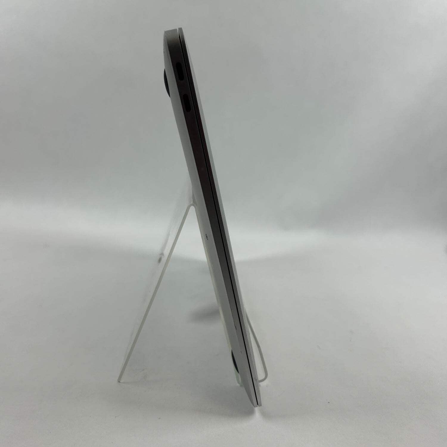 READ 2020 Apple MacBook Air 13.3″ M1 8C GPU 3.2GHz 8GB RAM 512GB SSD