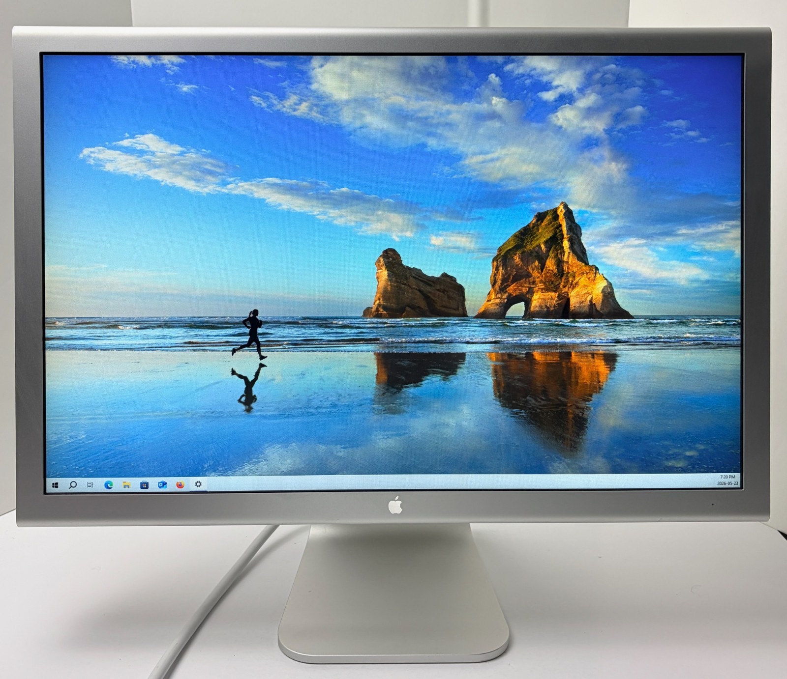 Apple Cinema HD Display 23″ A1082 Monitor w/ Original Power Supply *Excellent*