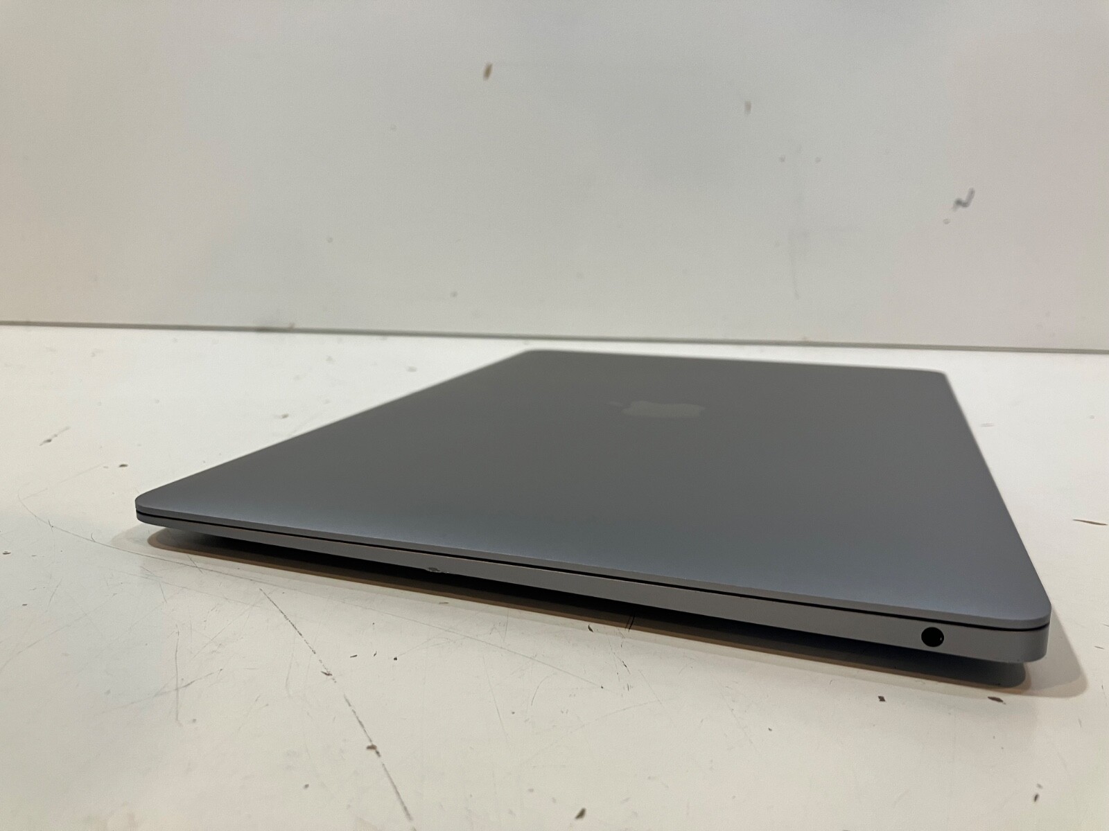 2020 Macbook Air Apple M1 3.2 Ghz CPU/GPU 8/7 Core | 16GB RAM 256GB SSD *