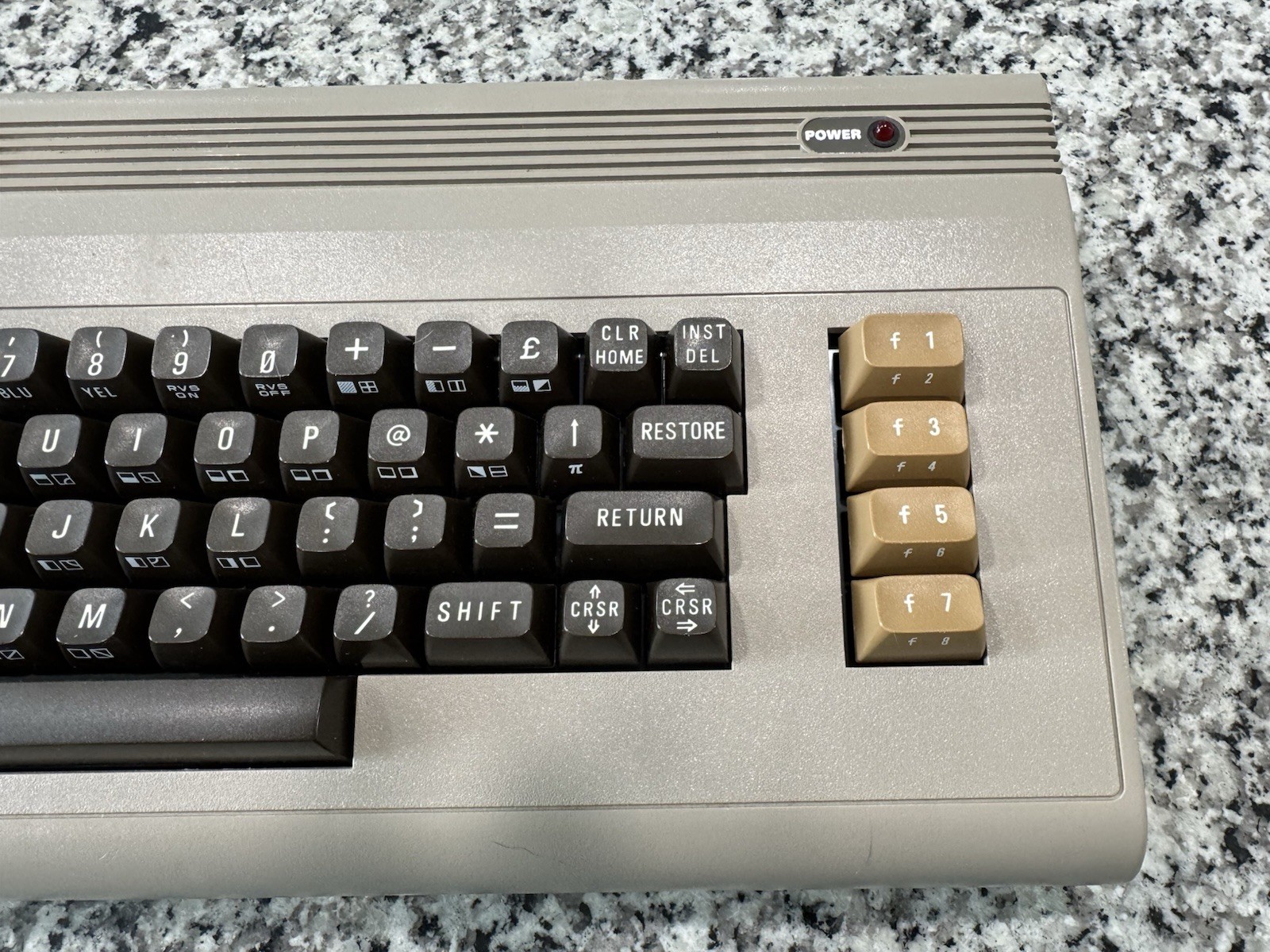 Commodore 64 – Works, No SID Chip, 5 Pin Video
