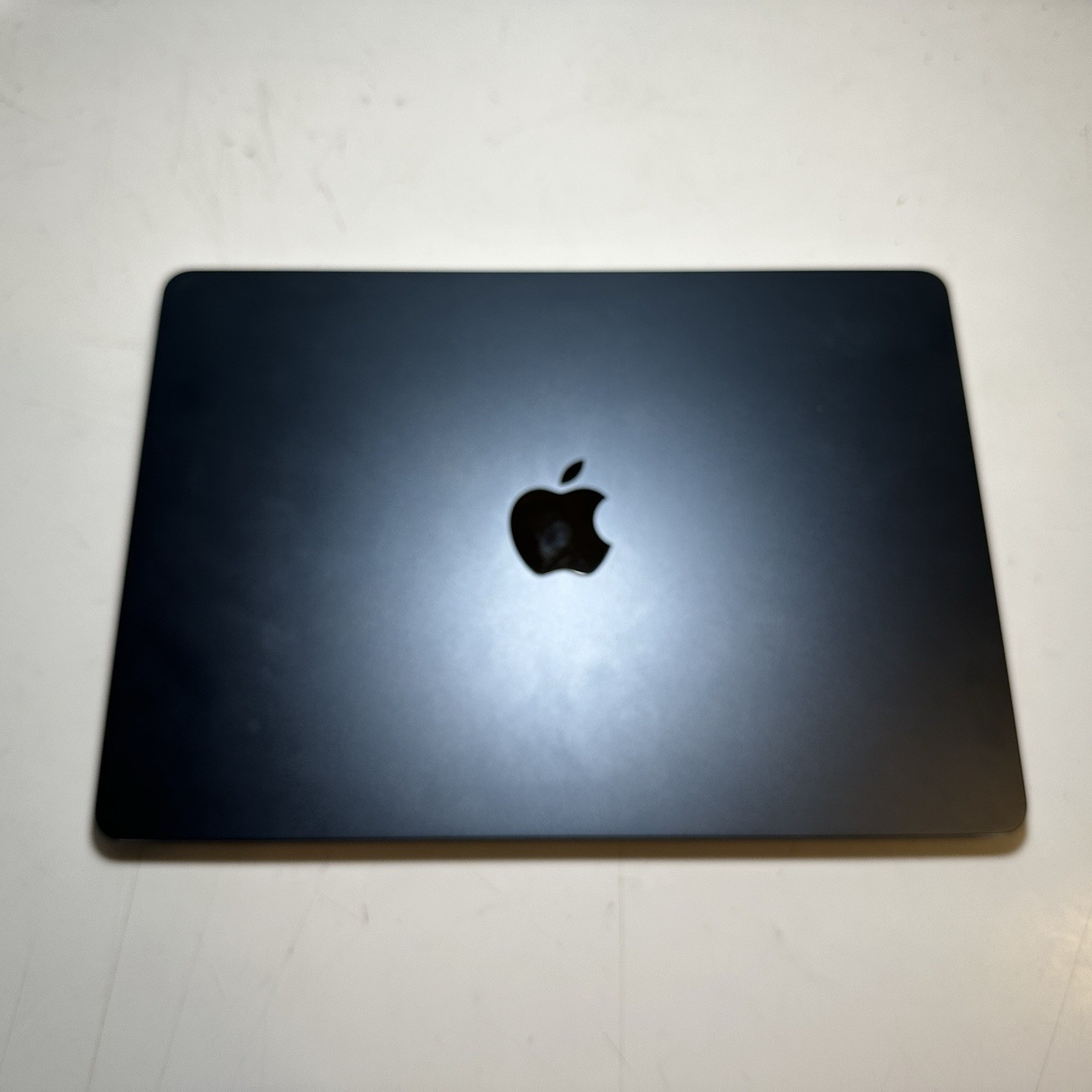 Apple MacBook Air 2022 A2681 13in M2 8 Core GPU 8GB RAM 256GB SSD