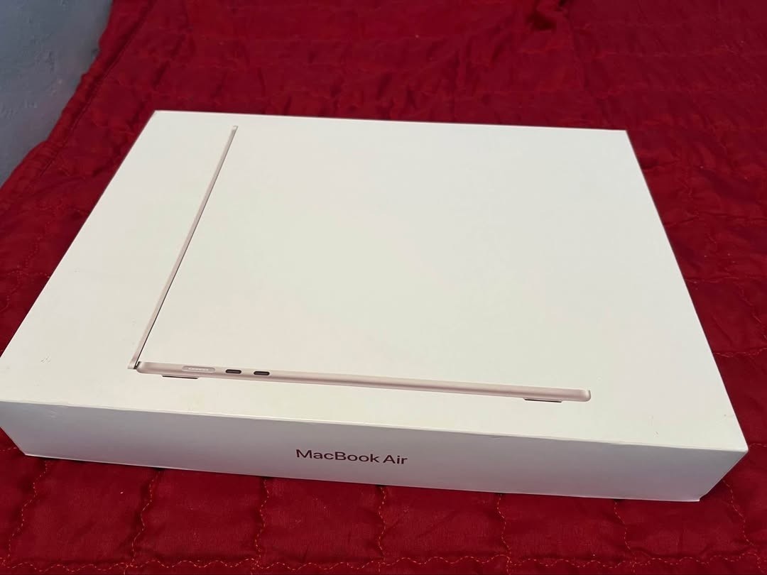 Apple MacBook Air 2024 15-inch Laptop with M3 Chip, 15.3-inch