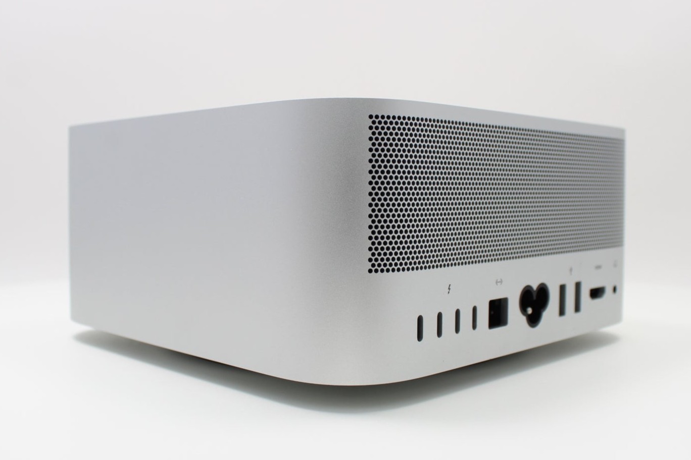 Mac Studio (2022) – Apple M1 Ultra • 64-Core GPU – 128GB RAM 2TB SSD – AC+ 03/27