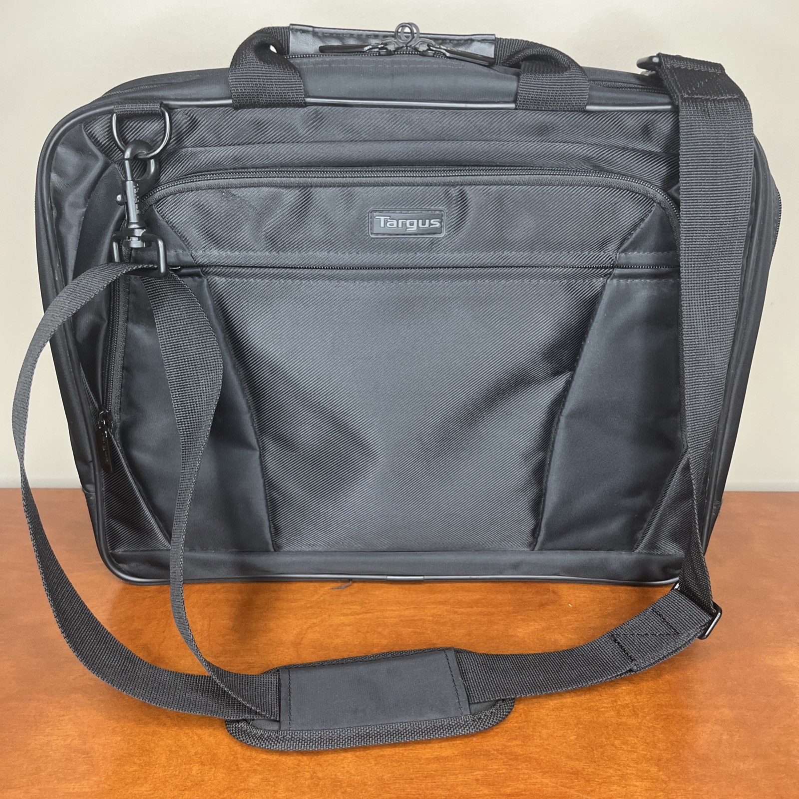 Targus CityLite Laptop Briefcase Black Locking Zipper Bag Carry Case Padded