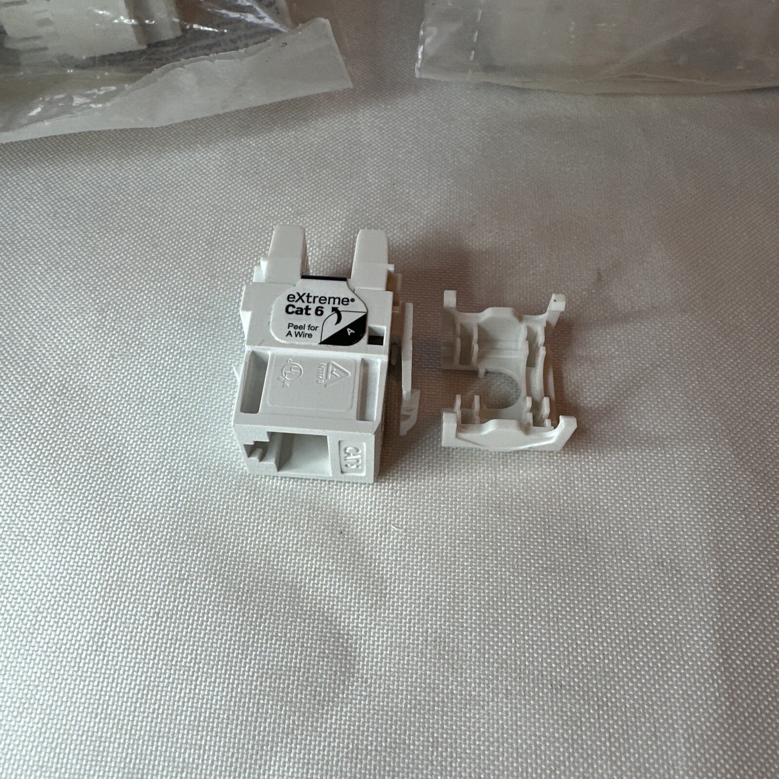 Lot of 3 – 61110-RW6 Cat 6 Leviton Extreme QuickPort 110 Jack, White 2 New